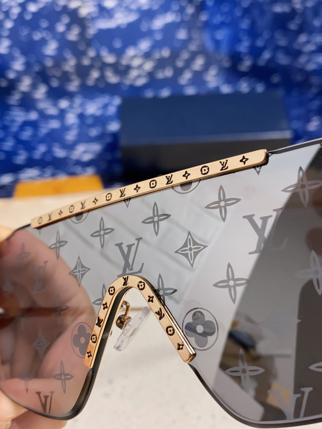 LouisVuitton路易威登 2025新款多边形连体大无框太阳眼镜男女通用Lv时尚个性遮阳墨镜
