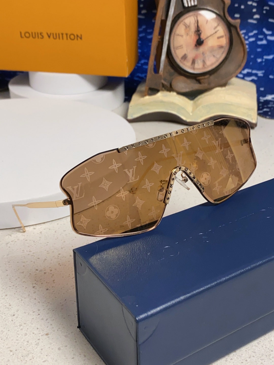 LouisVuitton路易威登 2025新款多边形连体大无框太阳眼镜男女通用Lv时尚个性遮阳墨镜