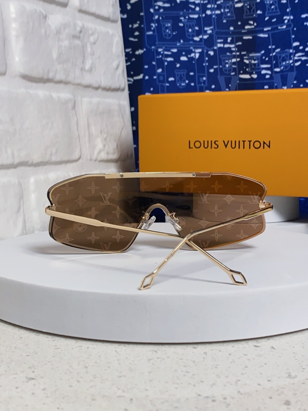 LouisVuitton路易威登 2025新款多边形连体大无框太阳眼镜男女通用Lv时尚个性遮阳墨镜