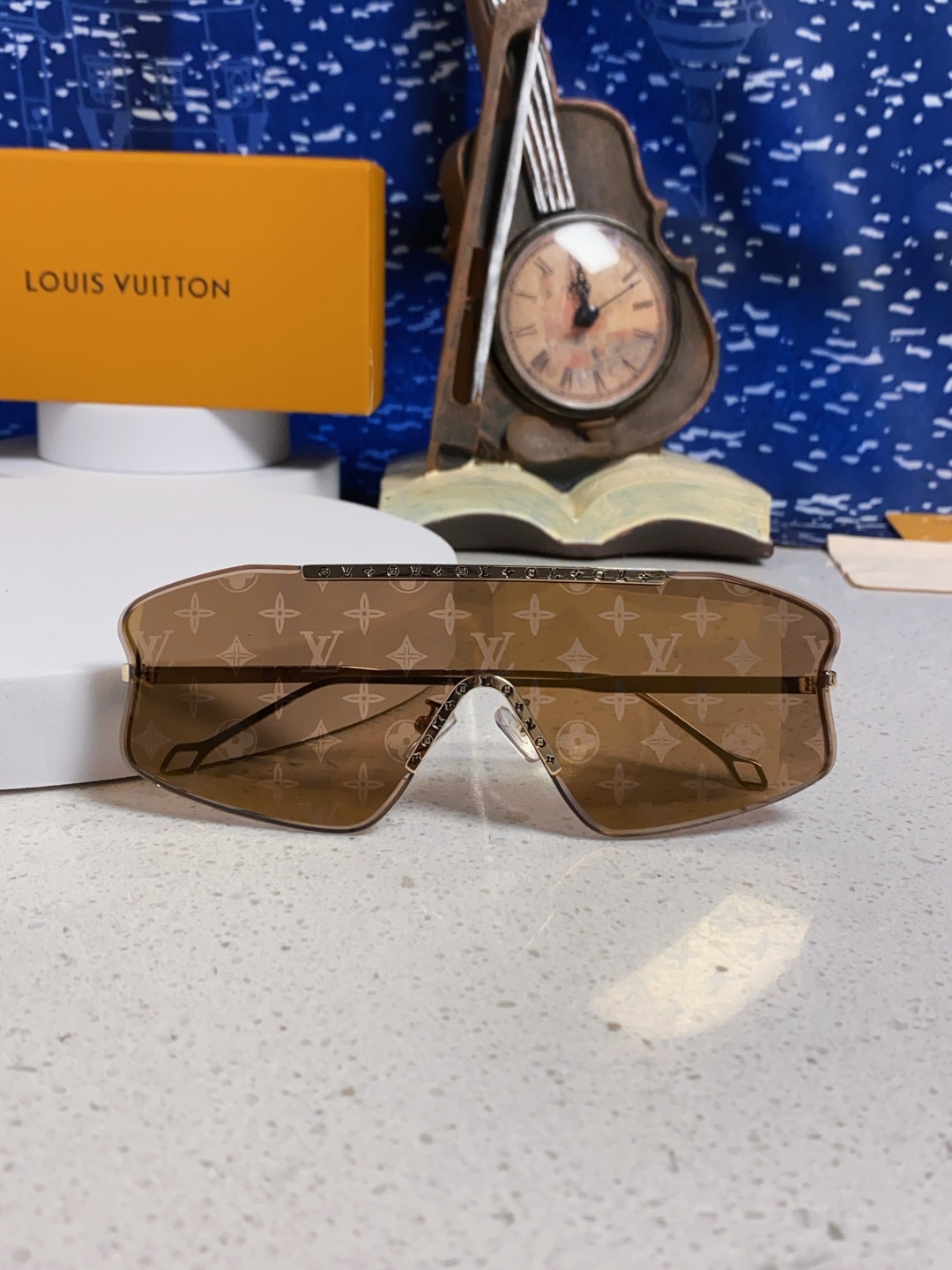 LouisVuitton路易威登 2025新款多边形连体大无框太阳眼镜男女通用Lv时尚个性遮阳墨镜