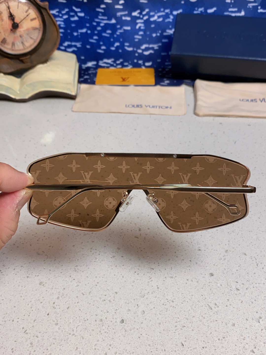 LouisVuitton路易威登 2025新款多边形连体大无框太阳眼镜男女通用Lv时尚个性遮阳墨镜