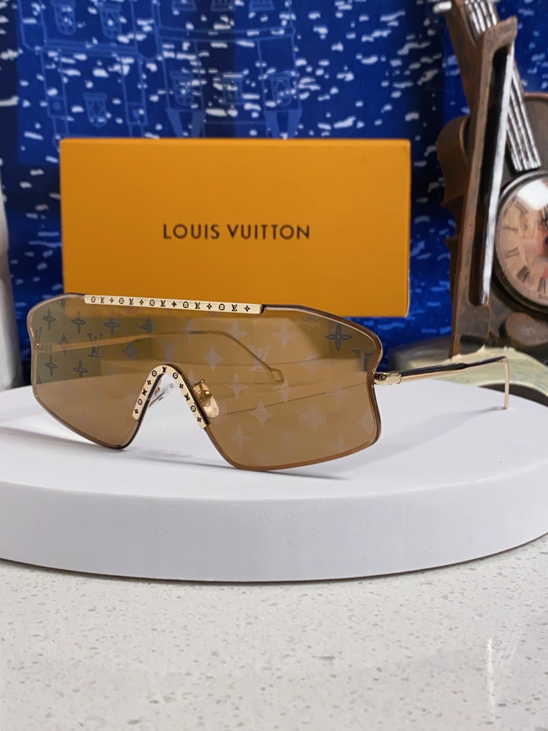 LouisVuitton路易威登 2025新款多边形连体大无框太阳眼镜男女通用Lv时尚个性遮阳墨镜