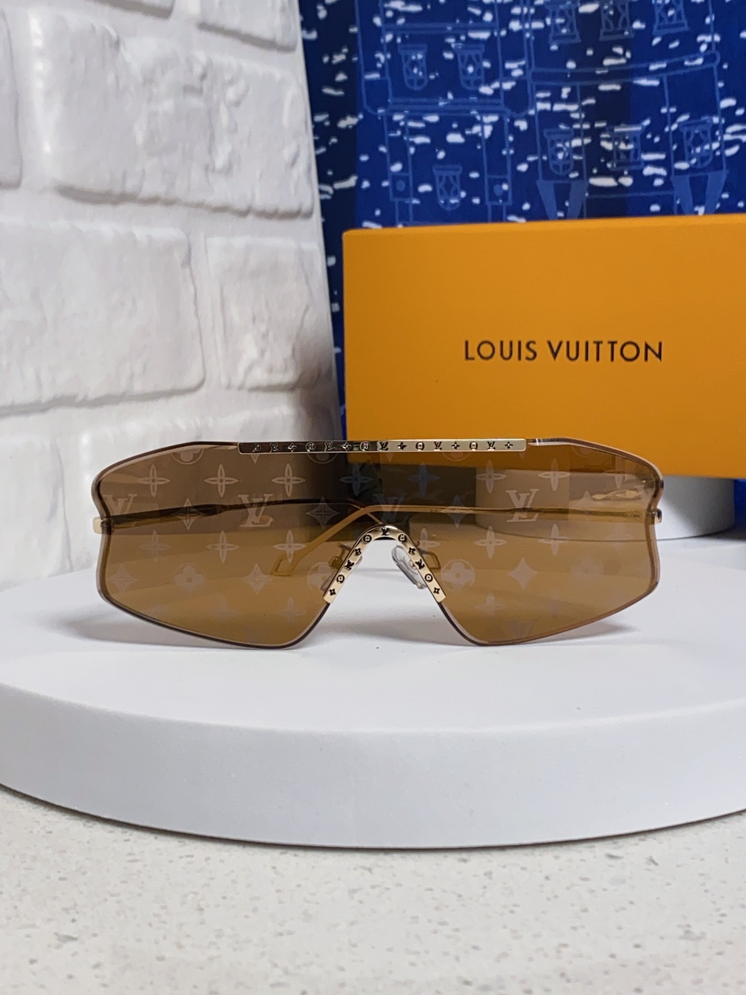 LouisVuitton路易威登 2025新款多边形连体大无框太阳眼镜男女通用Lv时尚个性遮阳墨镜