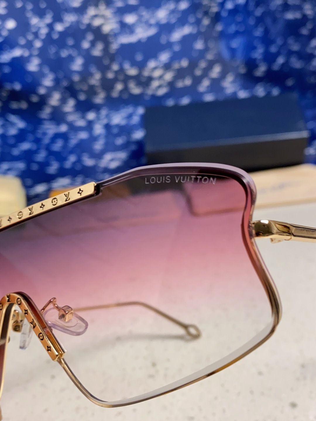 LouisVuitton路易威登 2025新款多边形连体大无框太阳眼镜男女通用Lv时尚个性遮阳墨镜