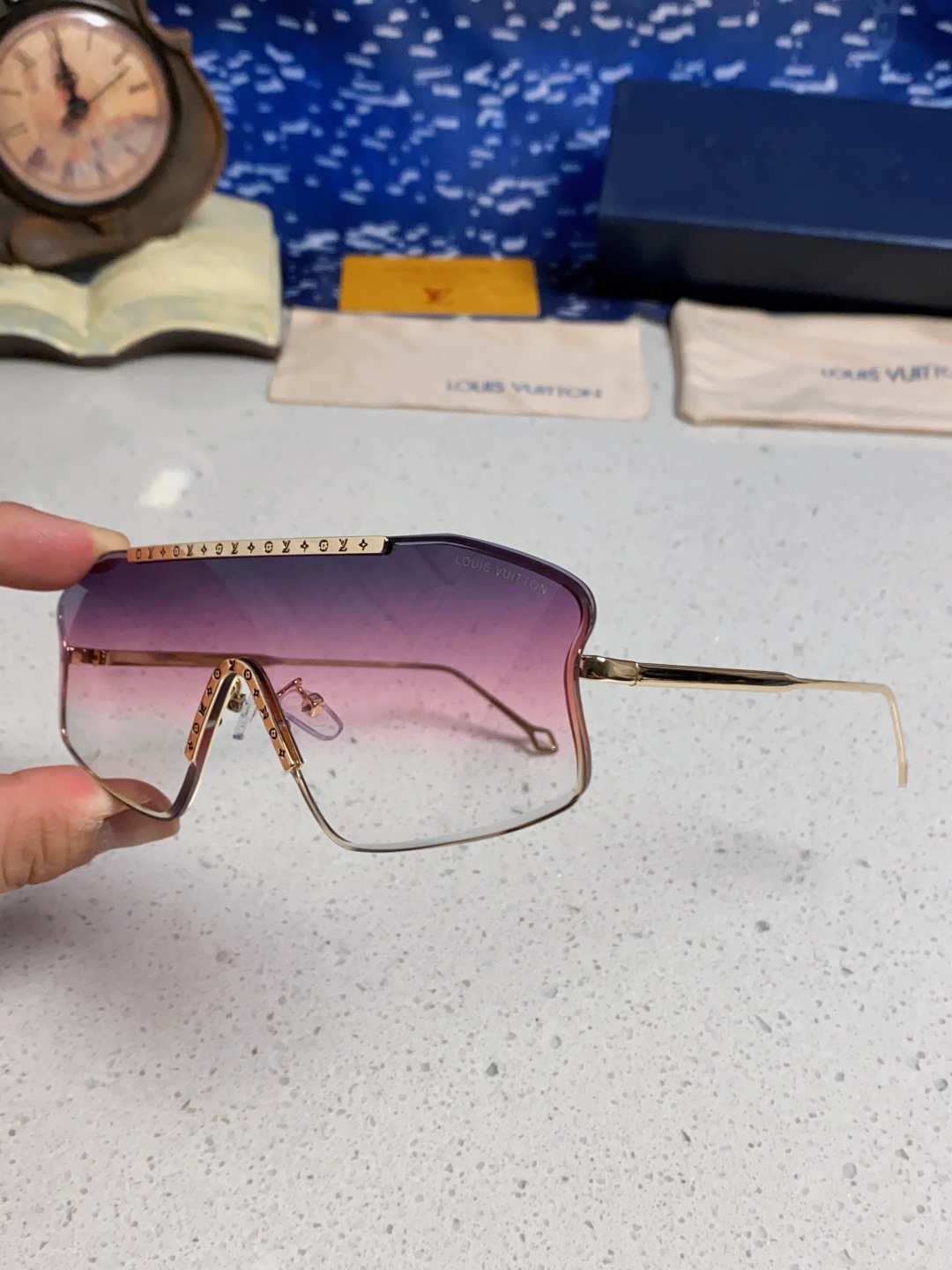 LouisVuitton路易威登 2025新款多边形连体大无框太阳眼镜男女通用Lv时尚个性遮阳墨镜