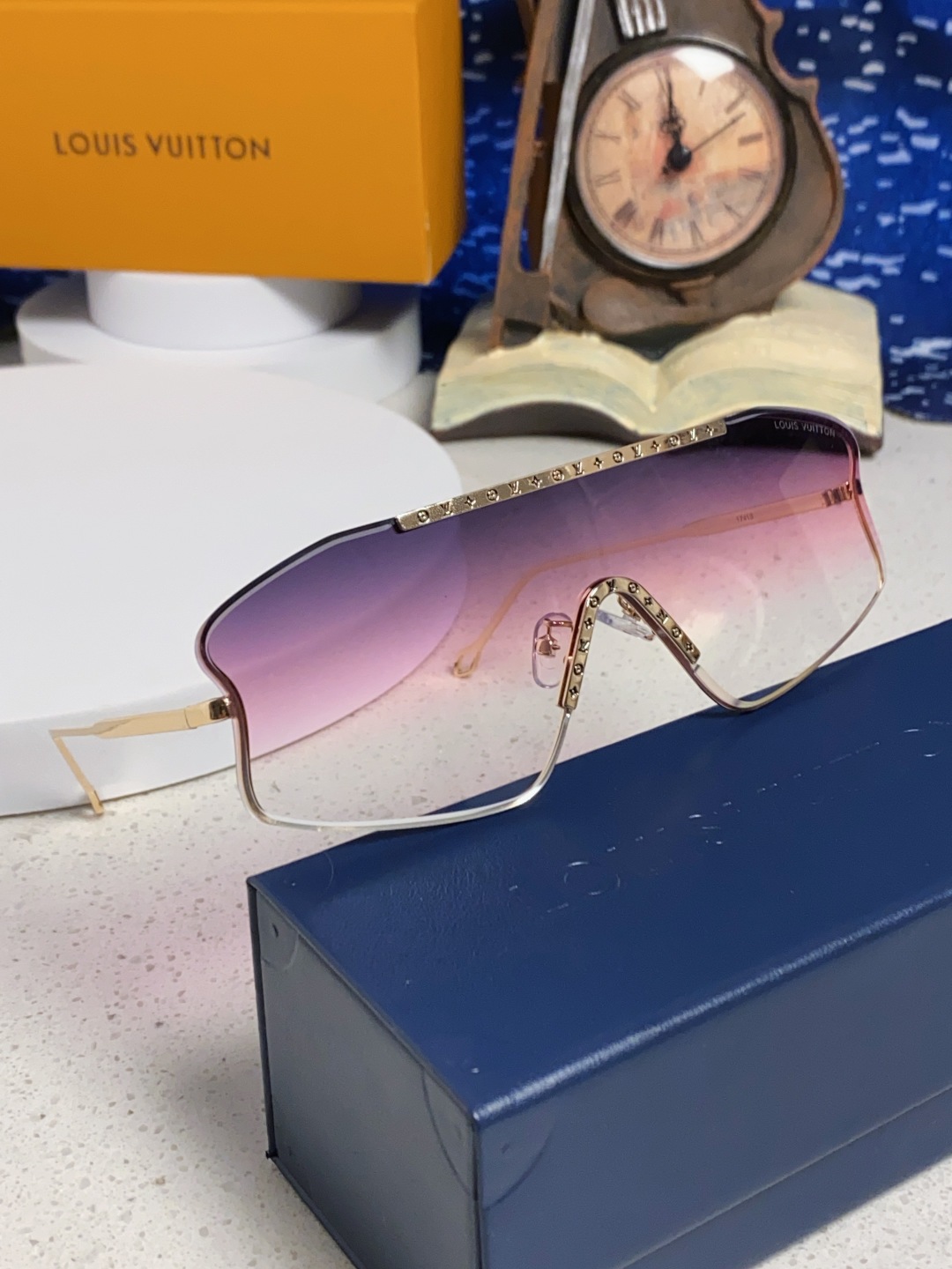 LouisVuitton路易威登 2025新款多边形连体大无框太阳眼镜男女通用Lv时尚个性遮阳墨镜