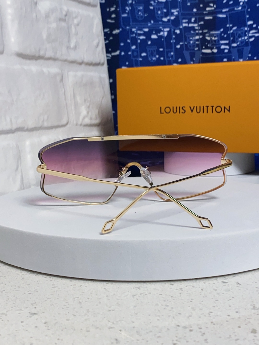 LouisVuitton路易威登 2025新款多边形连体大无框太阳眼镜男女通用Lv时尚个性遮阳墨镜