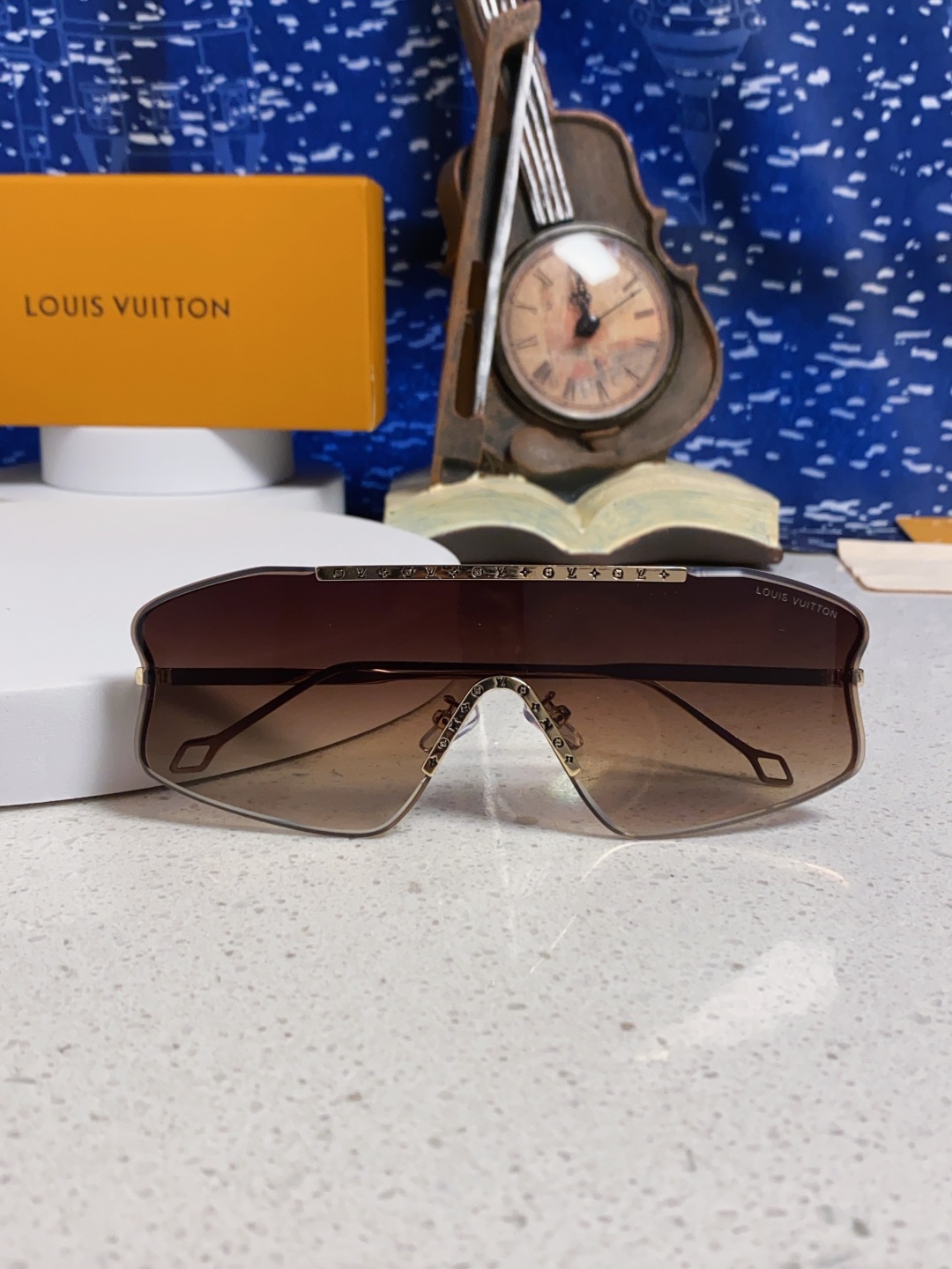 LouisVuitton路易威登 2025新款多边形连体大无框太阳眼镜男女通用Lv时尚个性遮阳墨镜