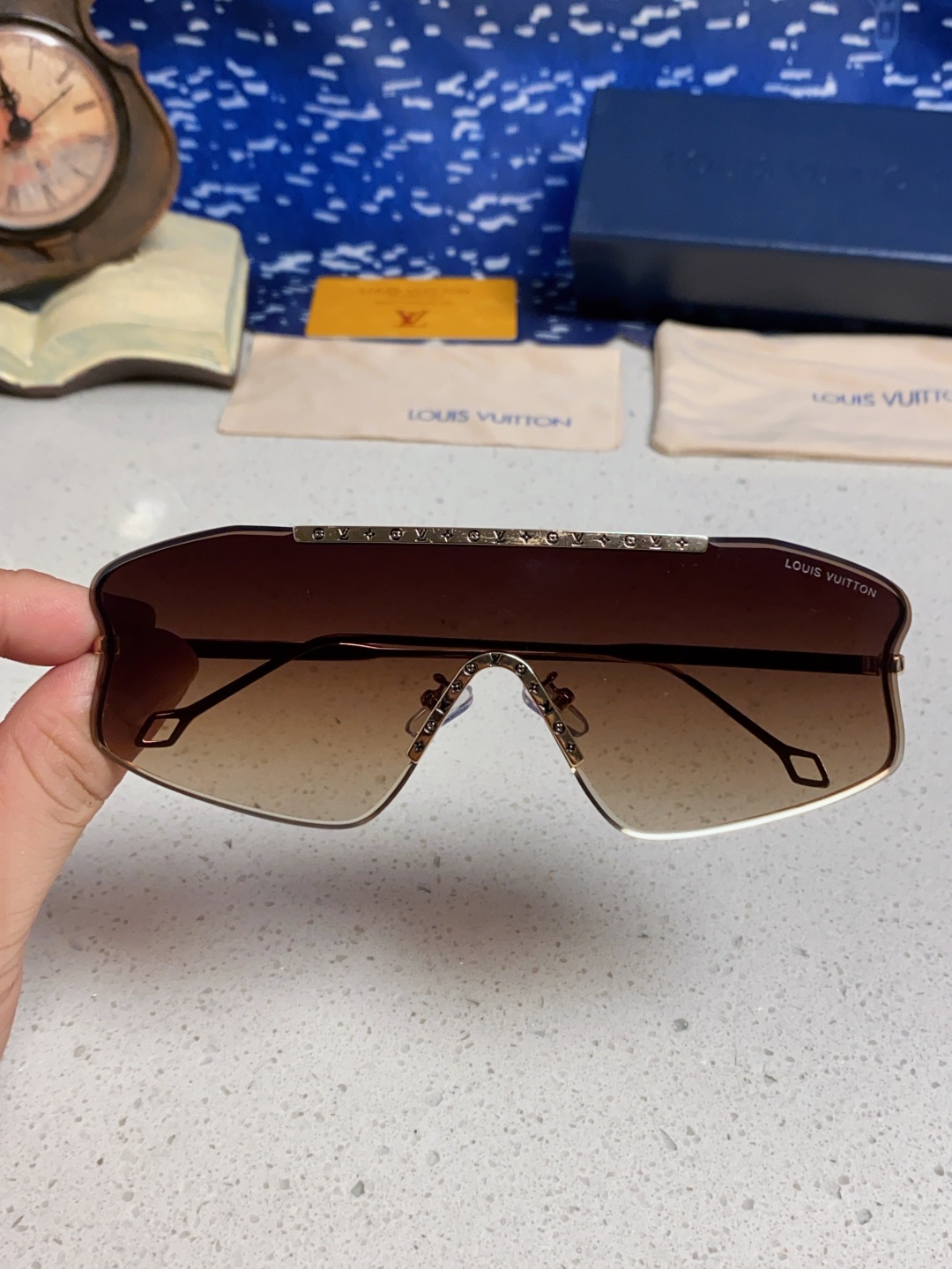 LouisVuitton路易威登 2025新款多边形连体大无框太阳眼镜男女通用Lv时尚个性遮阳墨镜