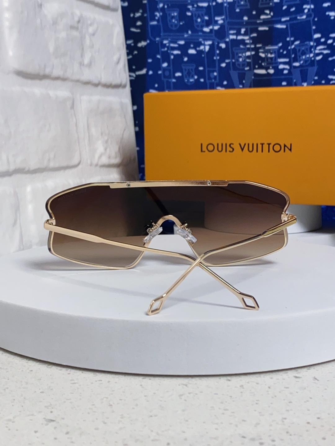 LouisVuitton路易威登 2025新款多边形连体大无框太阳眼镜男女通用Lv时尚个性遮阳墨镜