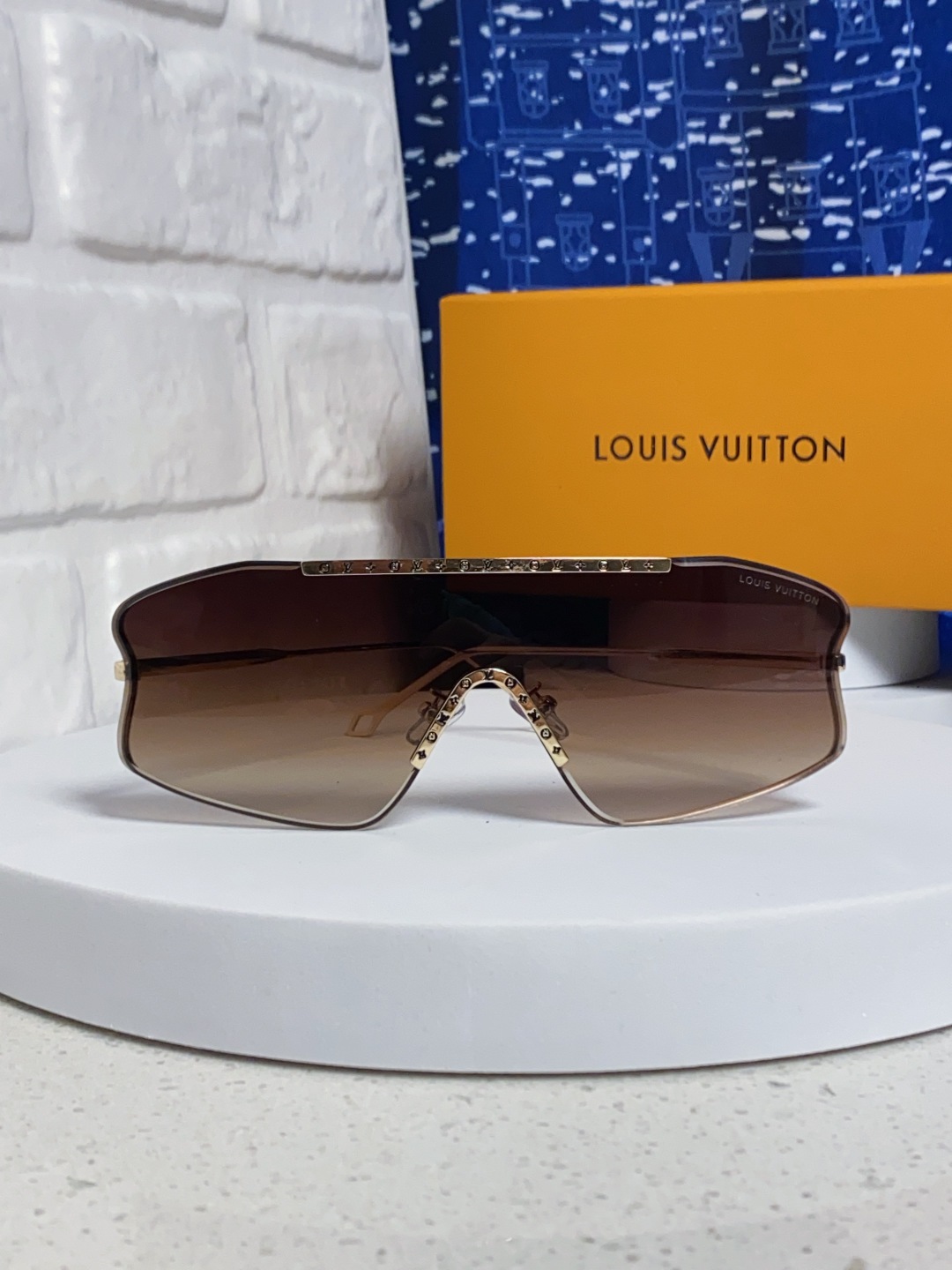 LouisVuitton路易威登 2025新款多边形连体大无框太阳眼镜男女通用Lv时尚个性遮阳墨镜