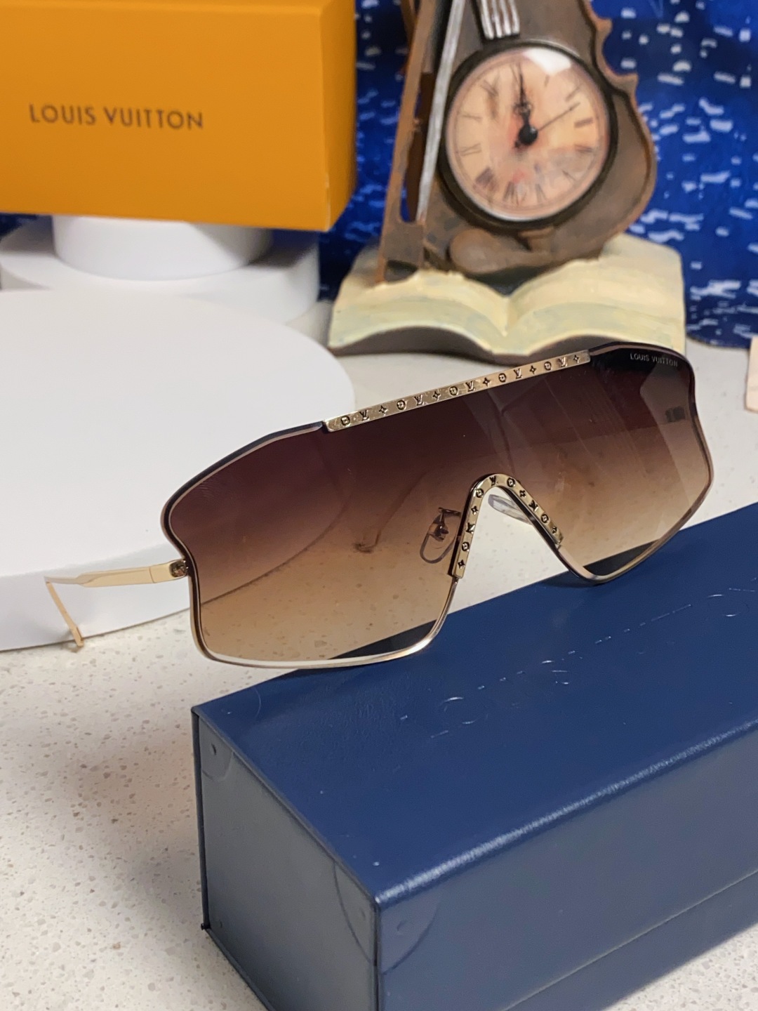 LouisVuitton路易威登 2025新款多边形连体大无框太阳眼镜男女通用Lv时尚个性遮阳墨镜