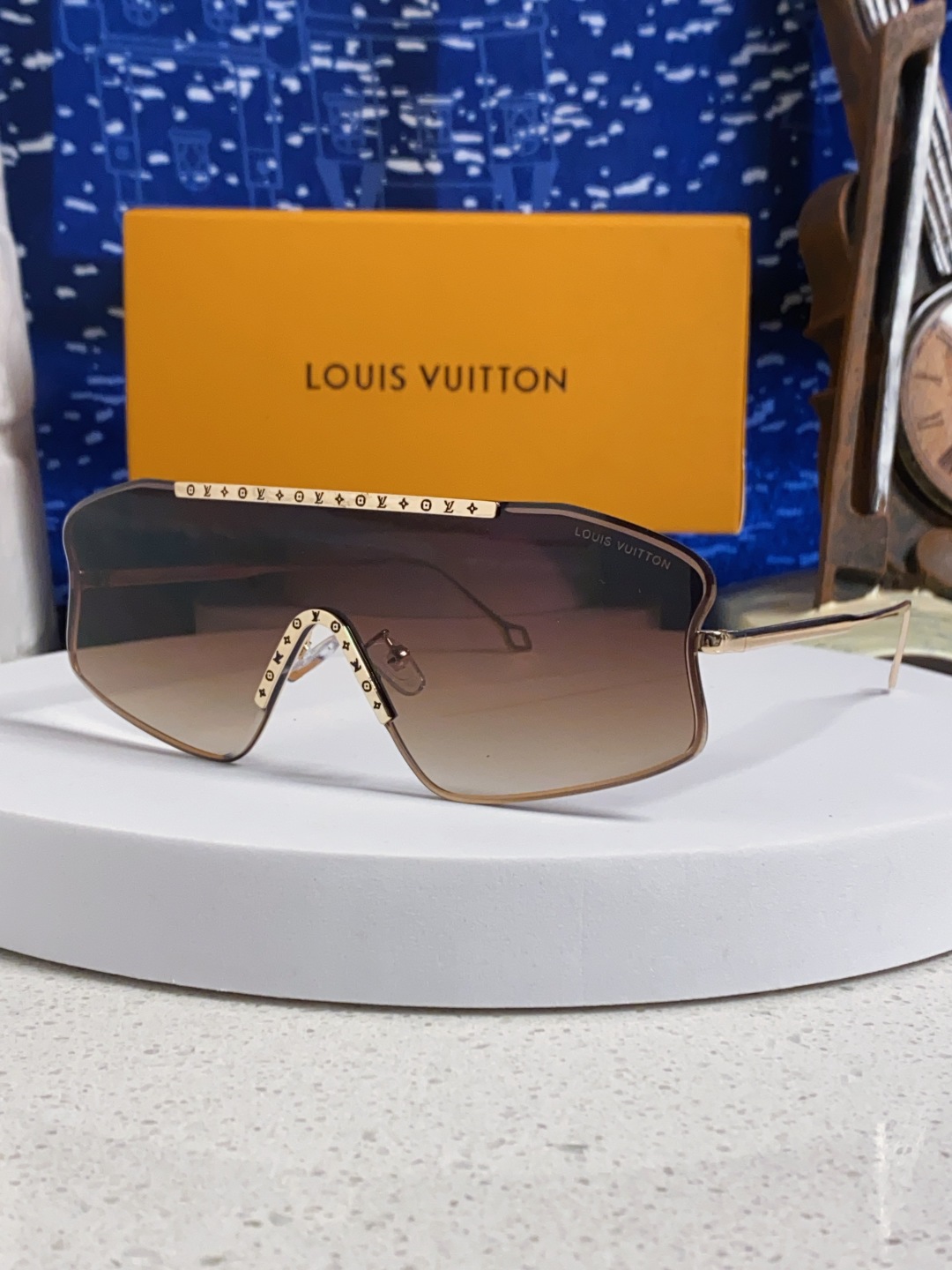 LouisVuitton路易威登 2025新款多边形连体大无框太阳眼镜男女通用Lv时尚个性遮阳墨镜