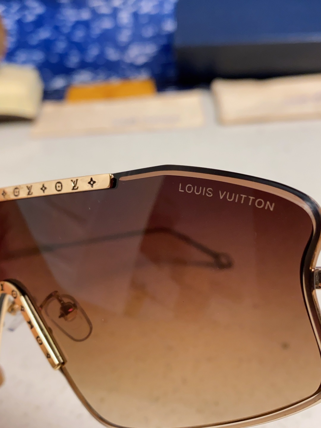 LouisVuitton路易威登 2025新款多边形连体大无框太阳眼镜男女通用Lv时尚个性遮阳墨镜