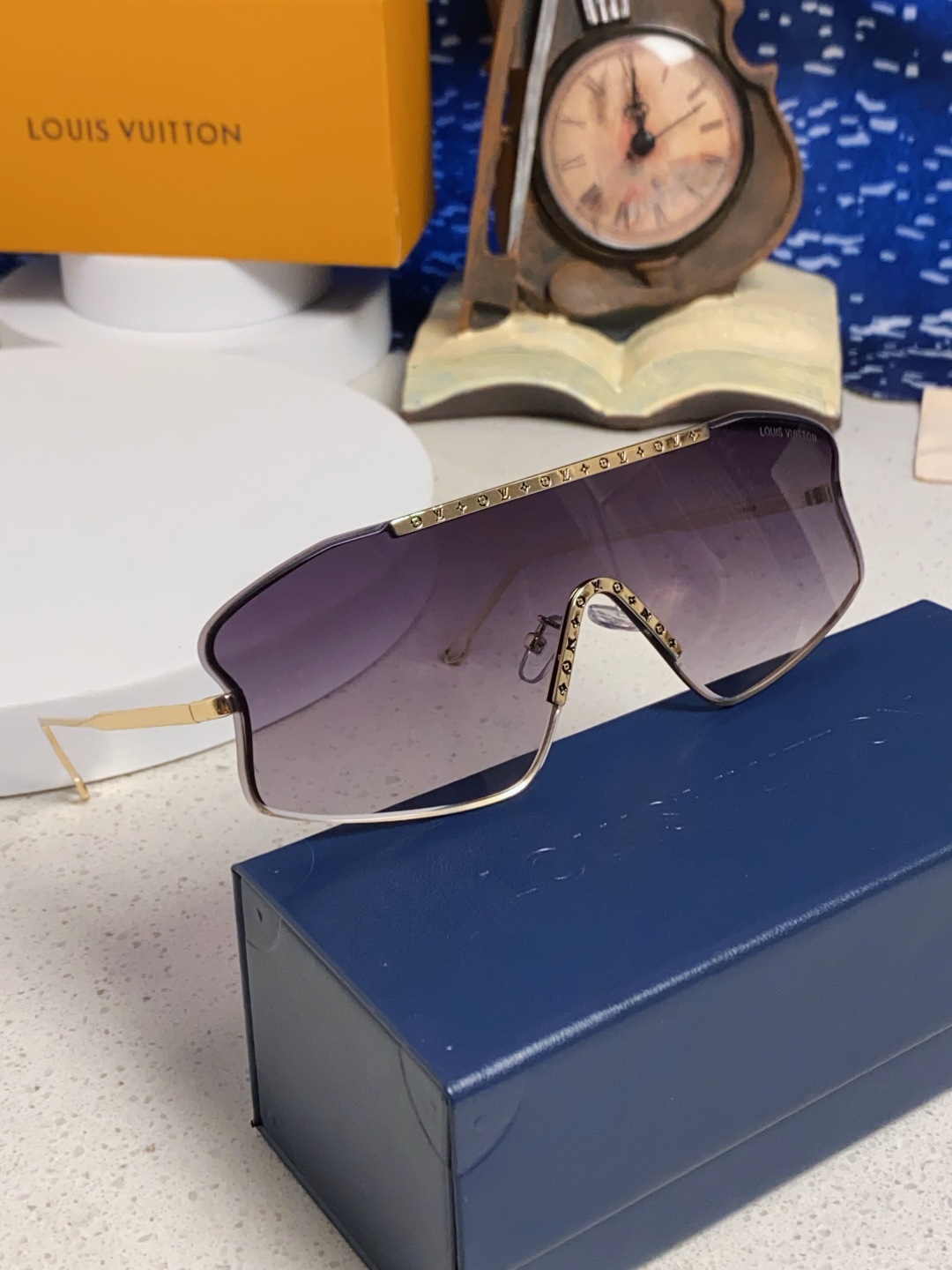 LouisVuitton路易威登 2025新款多边形连体大无框太阳眼镜男女通用Lv时尚个性遮阳墨镜