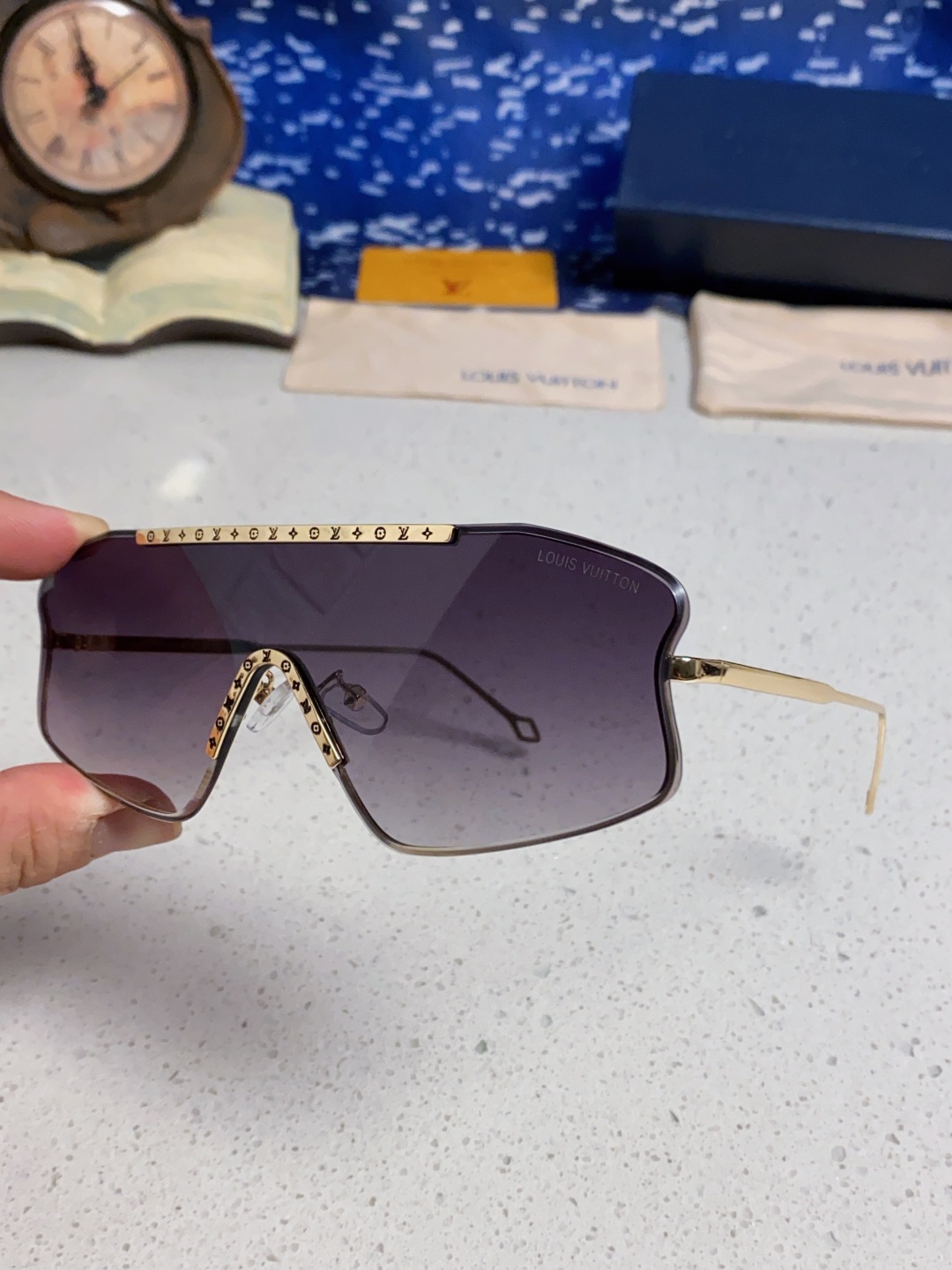 LouisVuitton路易威登 2025新款多边形连体大无框太阳眼镜男女通用Lv时尚个性遮阳墨镜