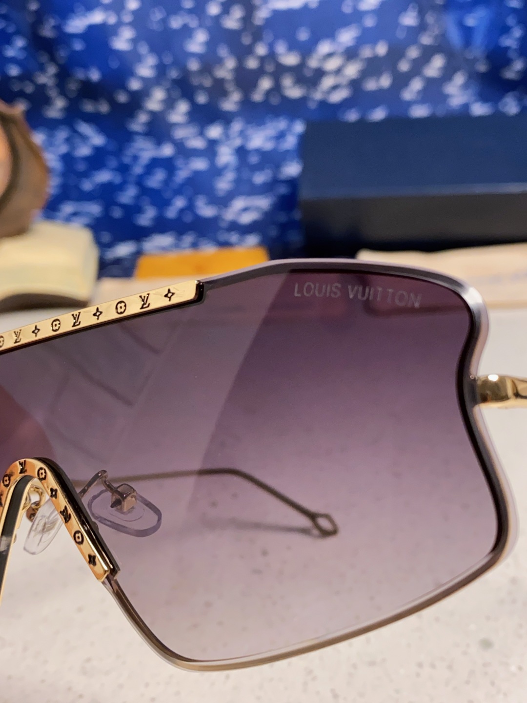 LouisVuitton路易威登 2025新款多边形连体大无框太阳眼镜男女通用Lv时尚个性遮阳墨镜