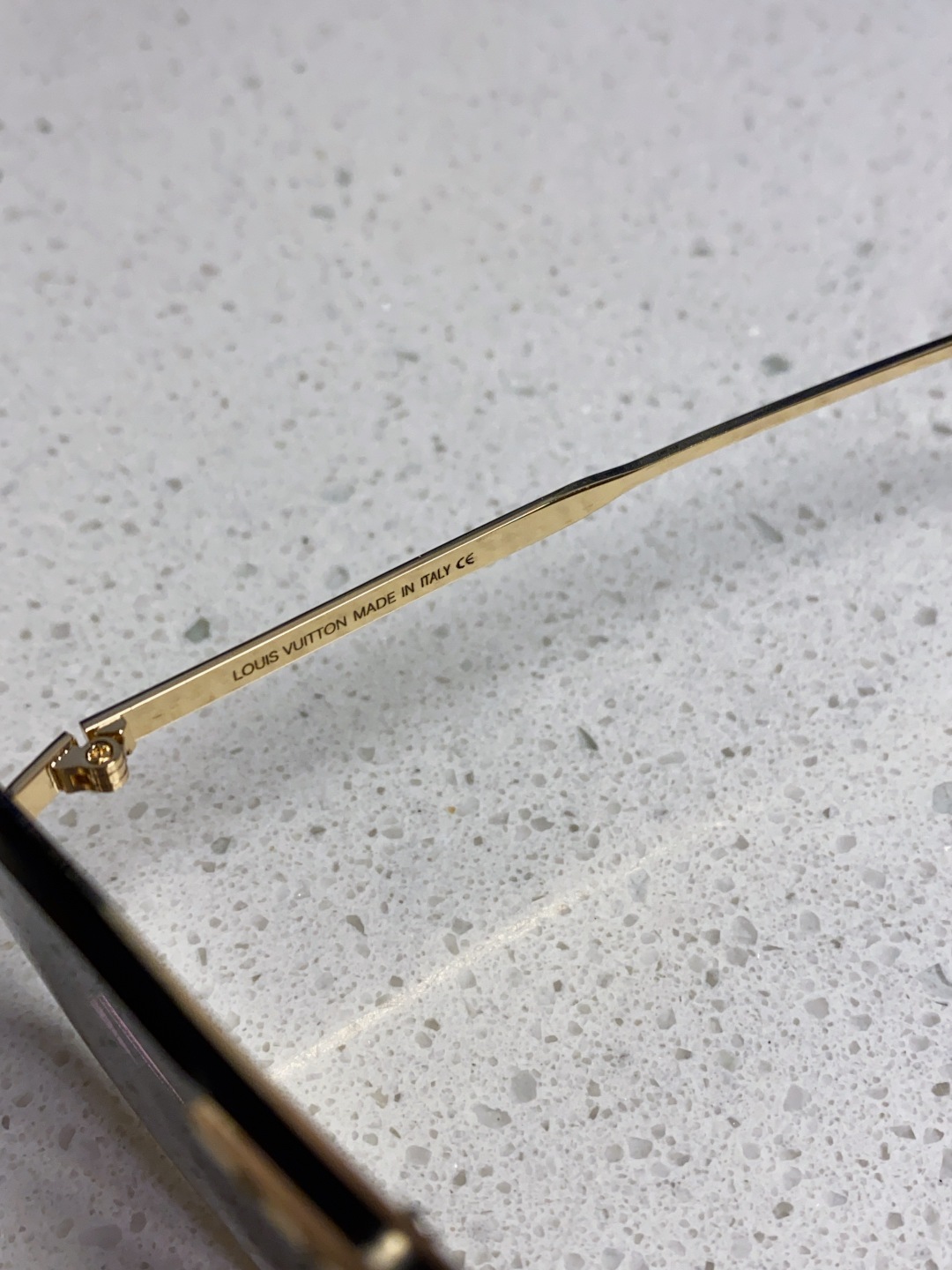 LouisVuitton路易威登 2025新款多边形连体大无框太阳眼镜男女通用Lv时尚个性遮阳墨镜