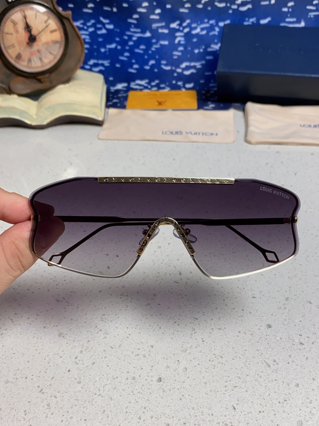 LouisVuitton路易威登 2025新款多边形连体大无框太阳眼镜男女通用Lv时尚个性遮阳墨镜