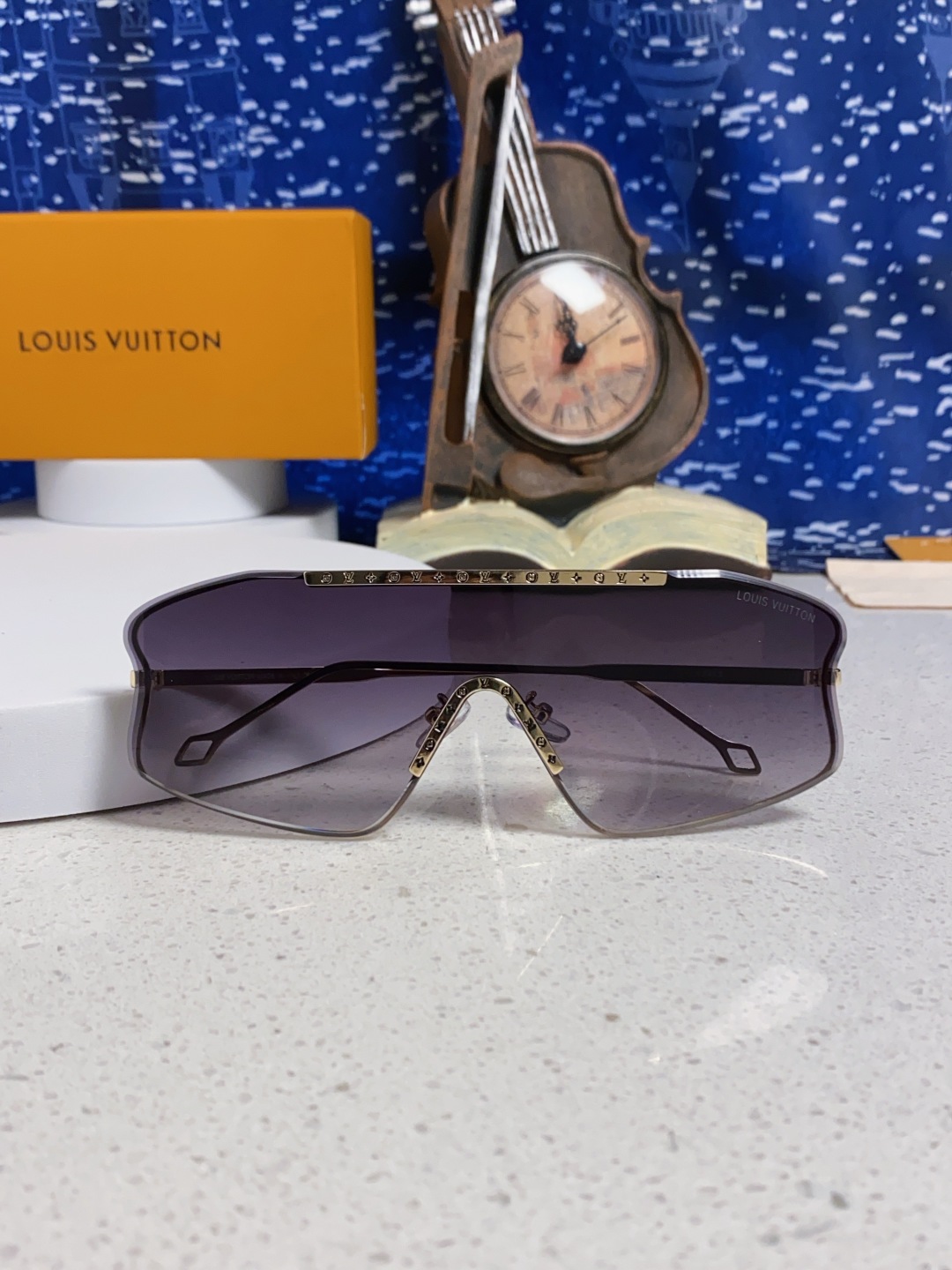 LouisVuitton路易威登 2025新款多边形连体大无框太阳眼镜男女通用Lv时尚个性遮阳墨镜