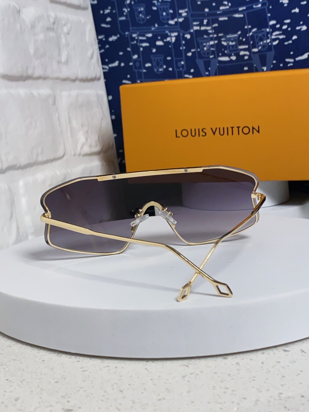 LouisVuitton路易威登 2025新款多边形连体大无框太阳眼镜男女通用Lv时尚个性遮阳墨镜