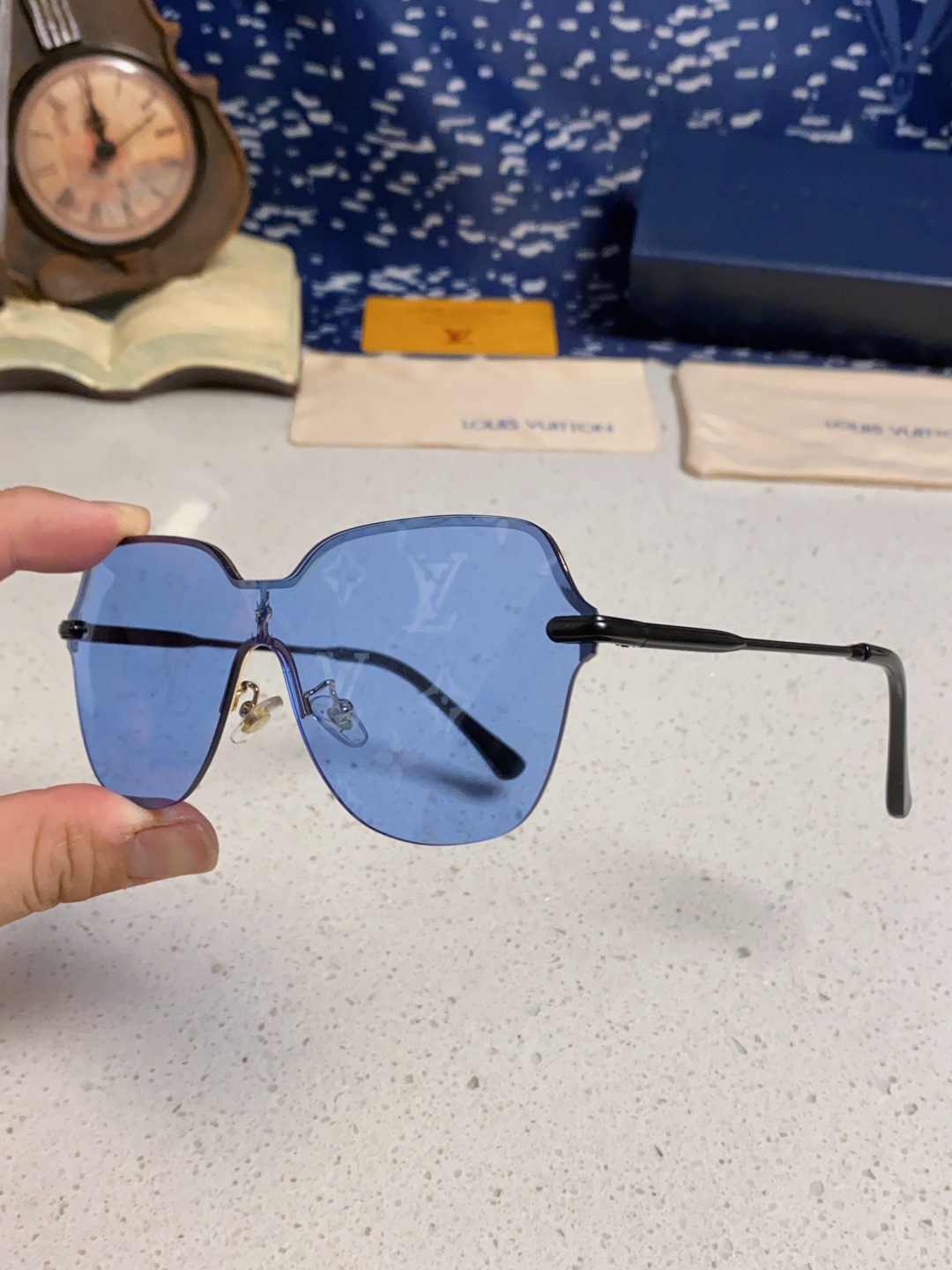 LouisVuitton路易威登 2025新款无框切边Lv字母款高级感满印花女太阳镜小红书抖音网红墨镜