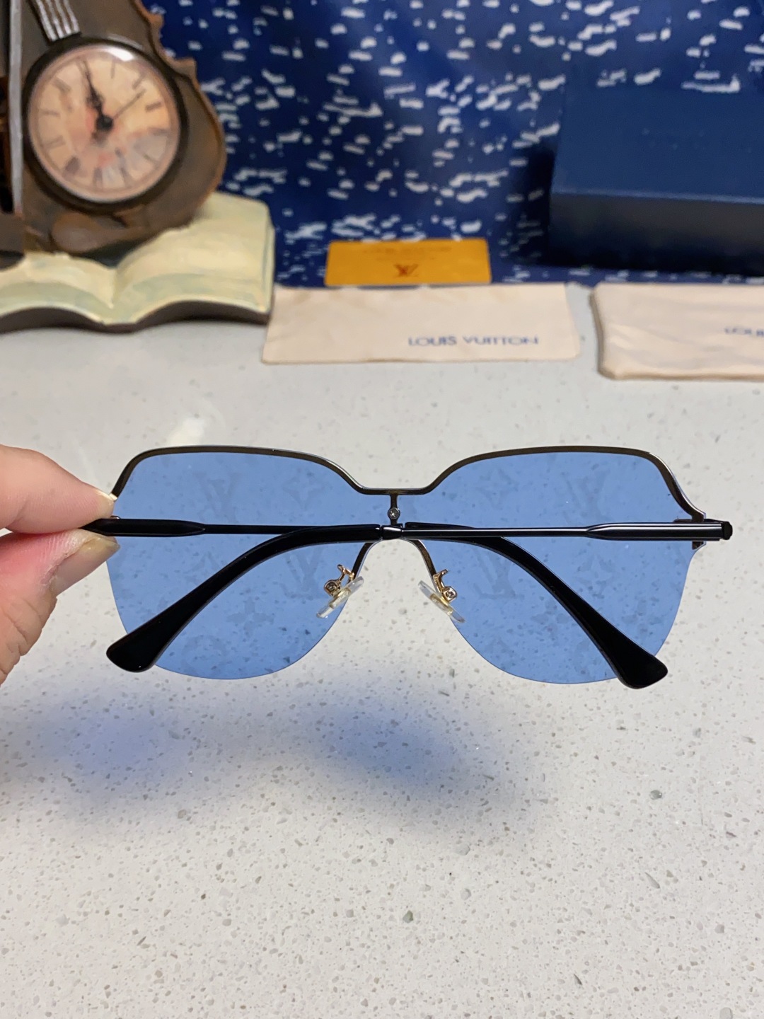 LouisVuitton路易威登 2025新款无框切边Lv字母款高级感满印花女太阳镜小红书抖音网红墨镜