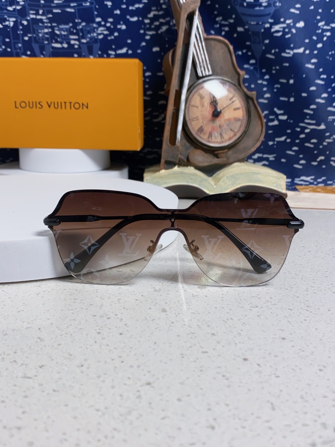 LouisVuitton路易威登 2025新款无框切边Lv字母款高级感满印花女太阳镜小红书抖音网红墨镜