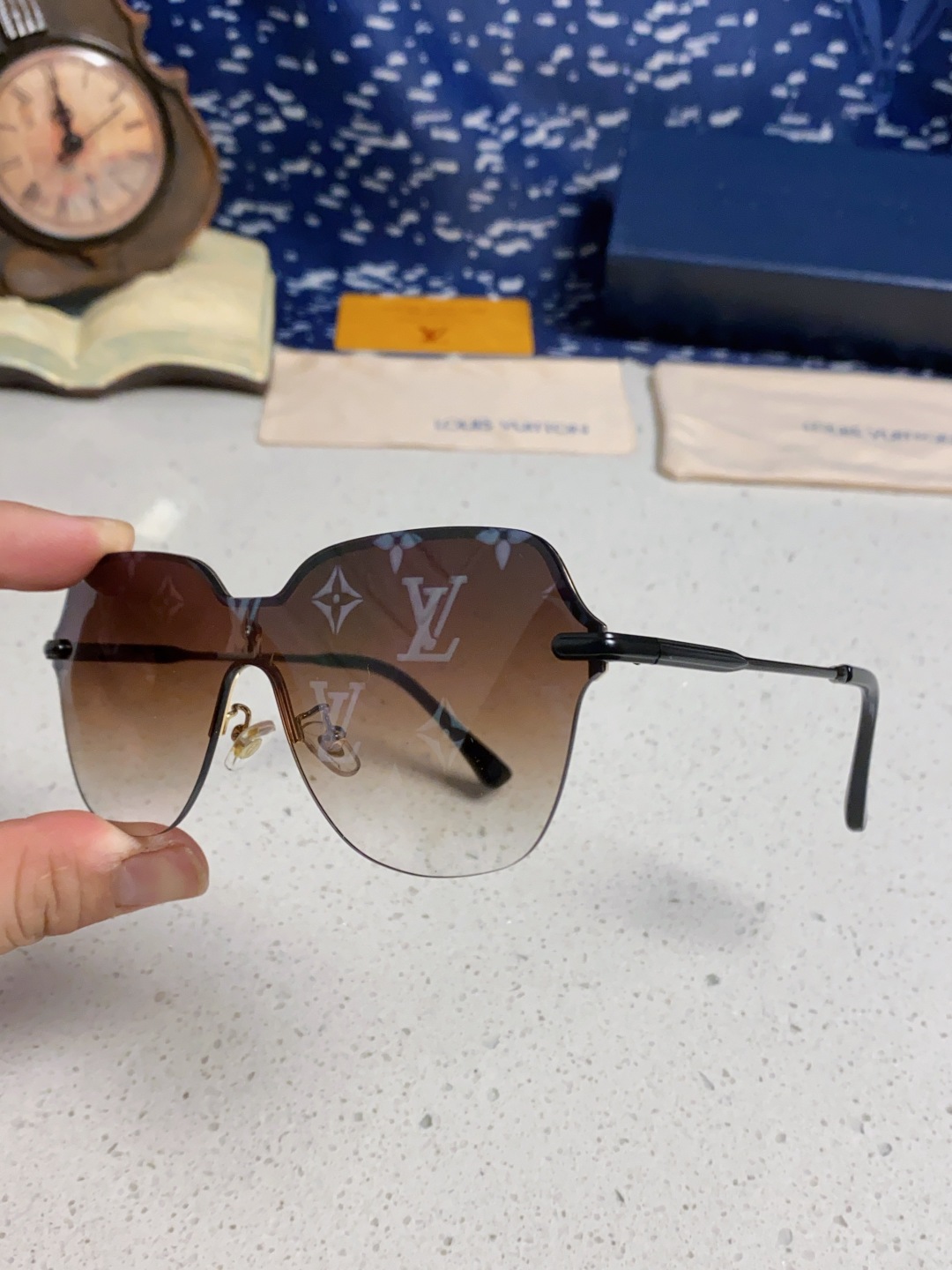 LouisVuitton路易威登 2025新款无框切边Lv字母款高级感满印花女太阳镜小红书抖音网红墨镜