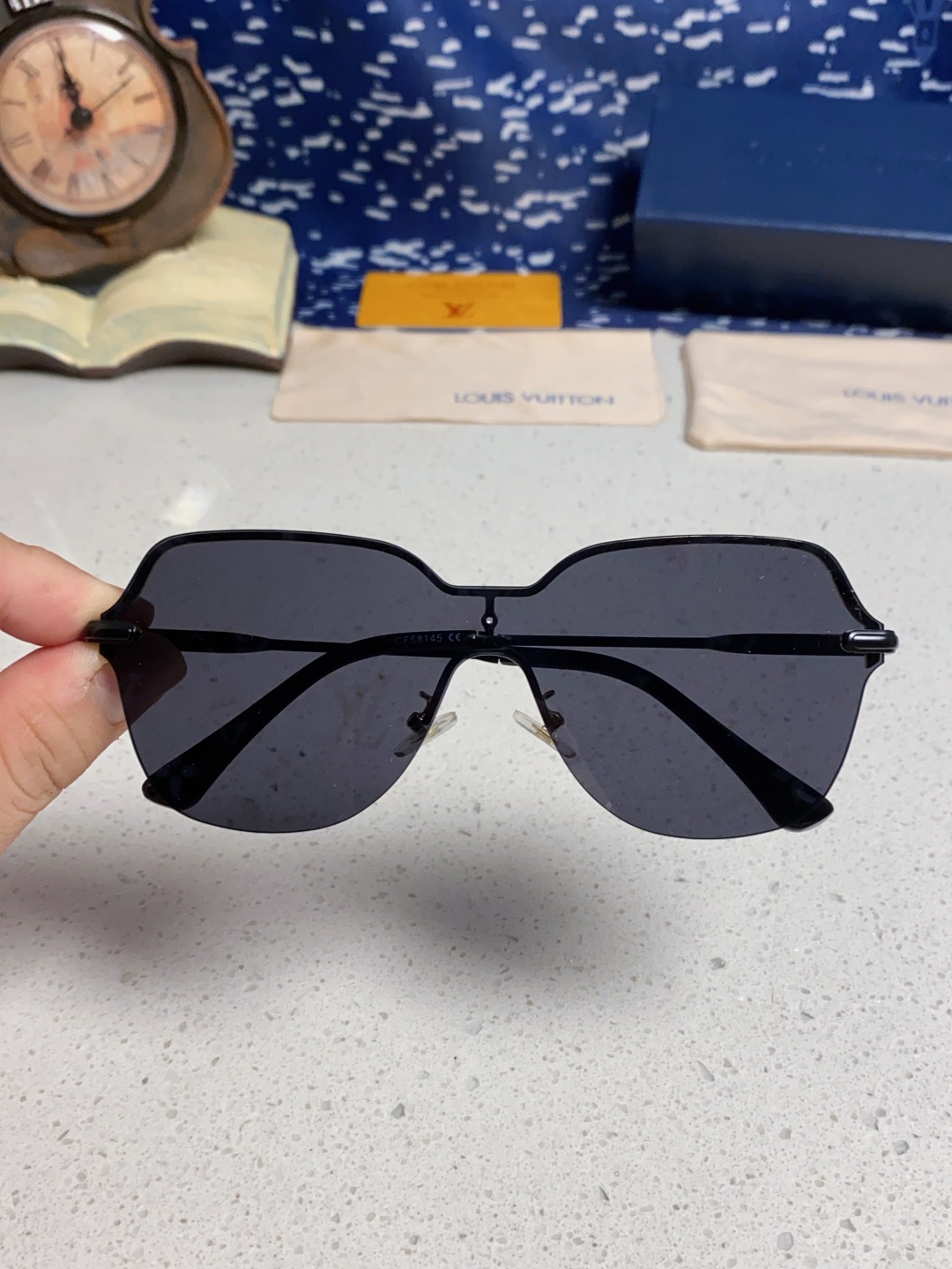 LouisVuitton路易威登 2025新款无框切边Lv字母款高级感满印花女太阳镜小红书抖音网红墨镜