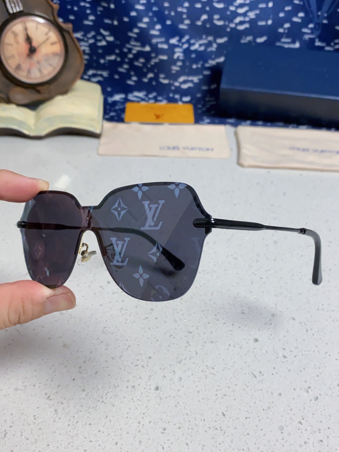 LouisVuitton路易威登 2025新款无框切边Lv字母款高级感满印花女太阳镜小红书抖音网红墨镜