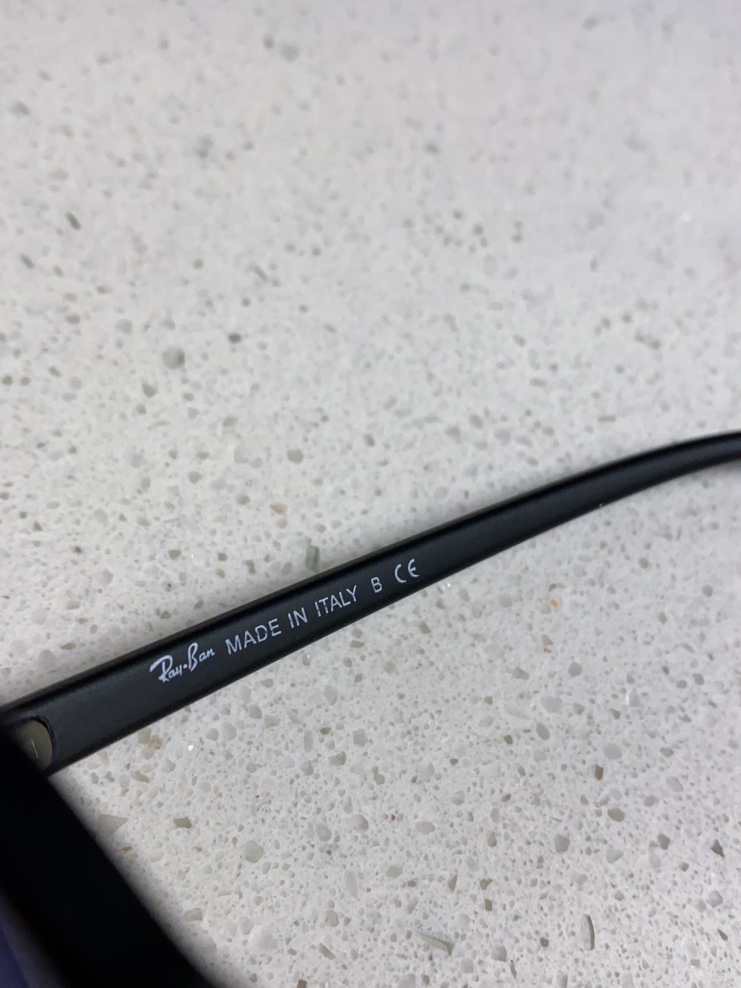 RayBan雷朋 2025新款 黑框运动偏光太阳镜 椭圆形 男女通用太阳镜 RB2194