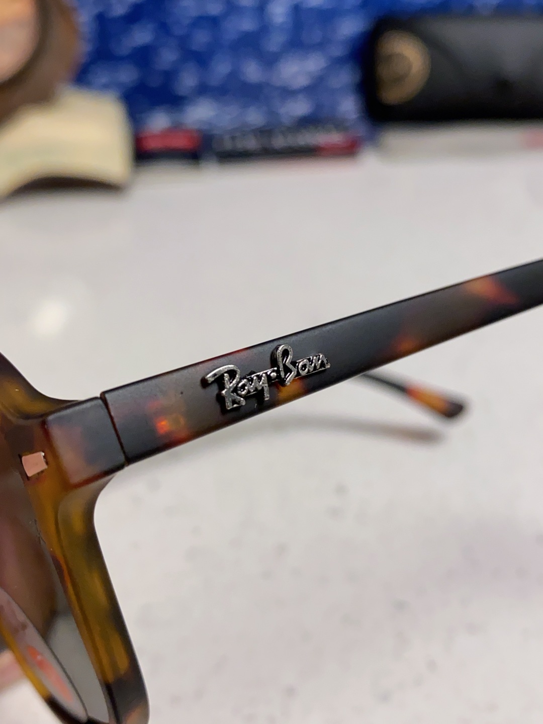  RayBan雷朋 2025新款 黑框运动偏光太阳镜 椭圆形 男女通用太阳镜 RB2194