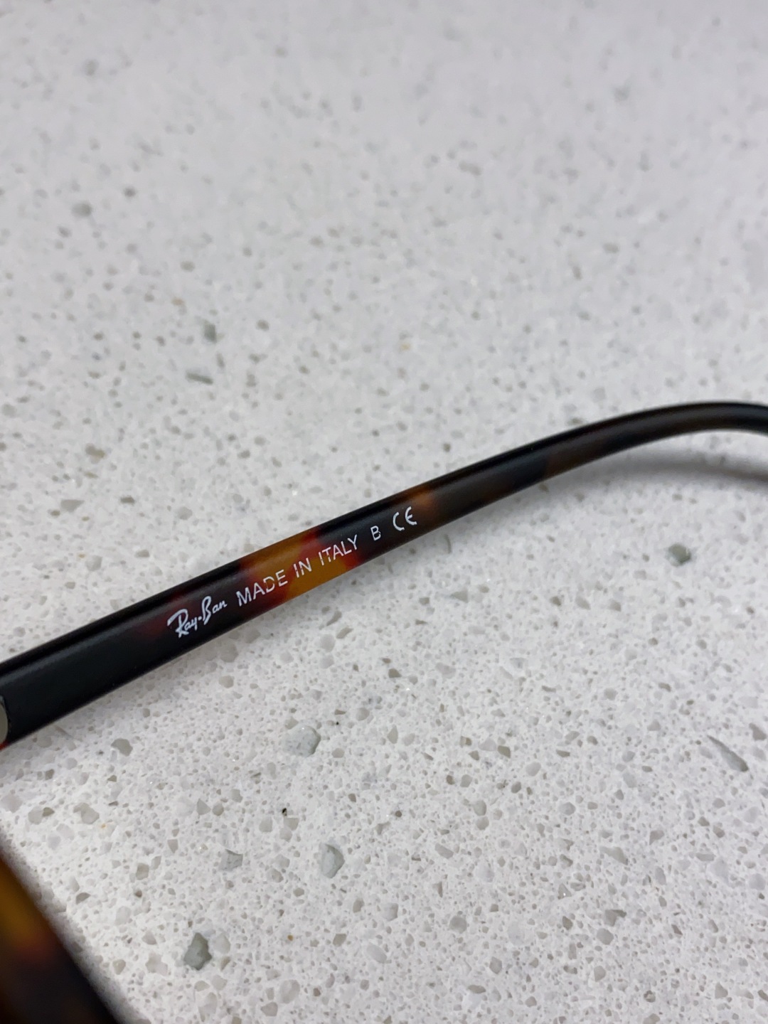  RayBan雷朋 2025新款 黑框运动偏光太阳镜 椭圆形 男女通用太阳镜 RB2194