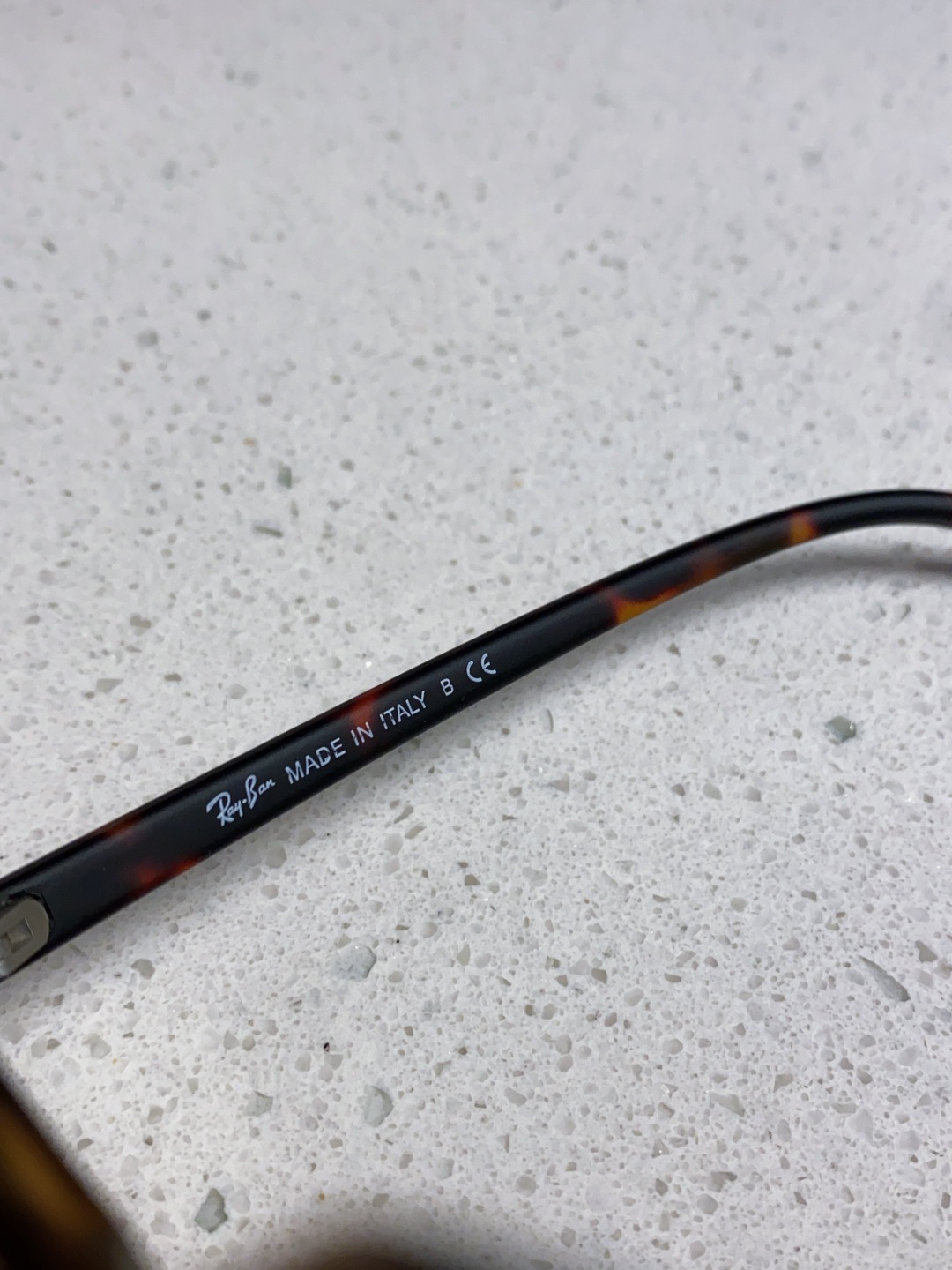  RayBan雷朋 2025新款 黑框运动偏光太阳镜 椭圆形 男女通用太阳镜 RB2194