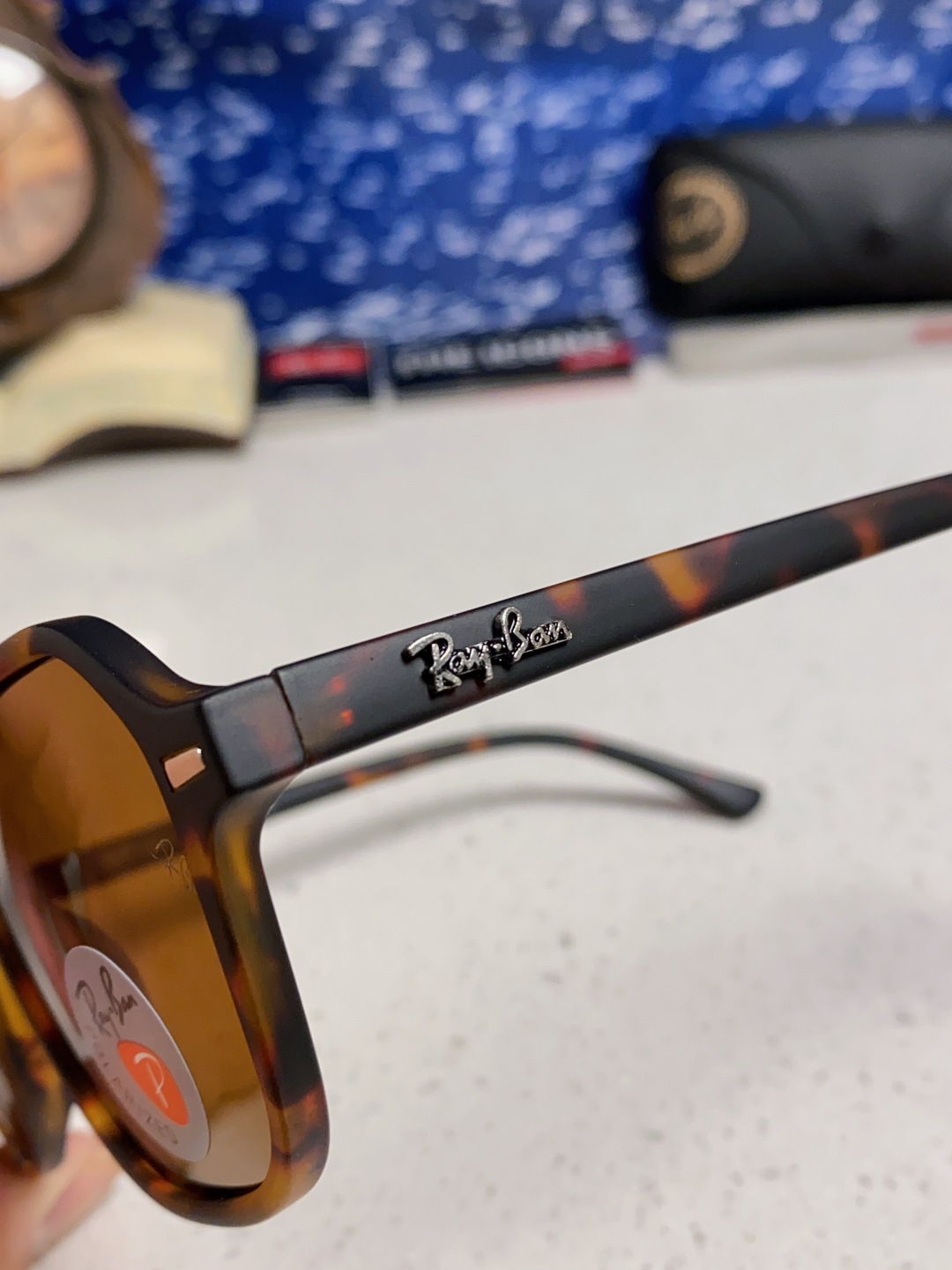 RayBan雷朋 2025新款 黑框运动偏光太阳镜 椭圆形 男女通用太阳镜 RB2194