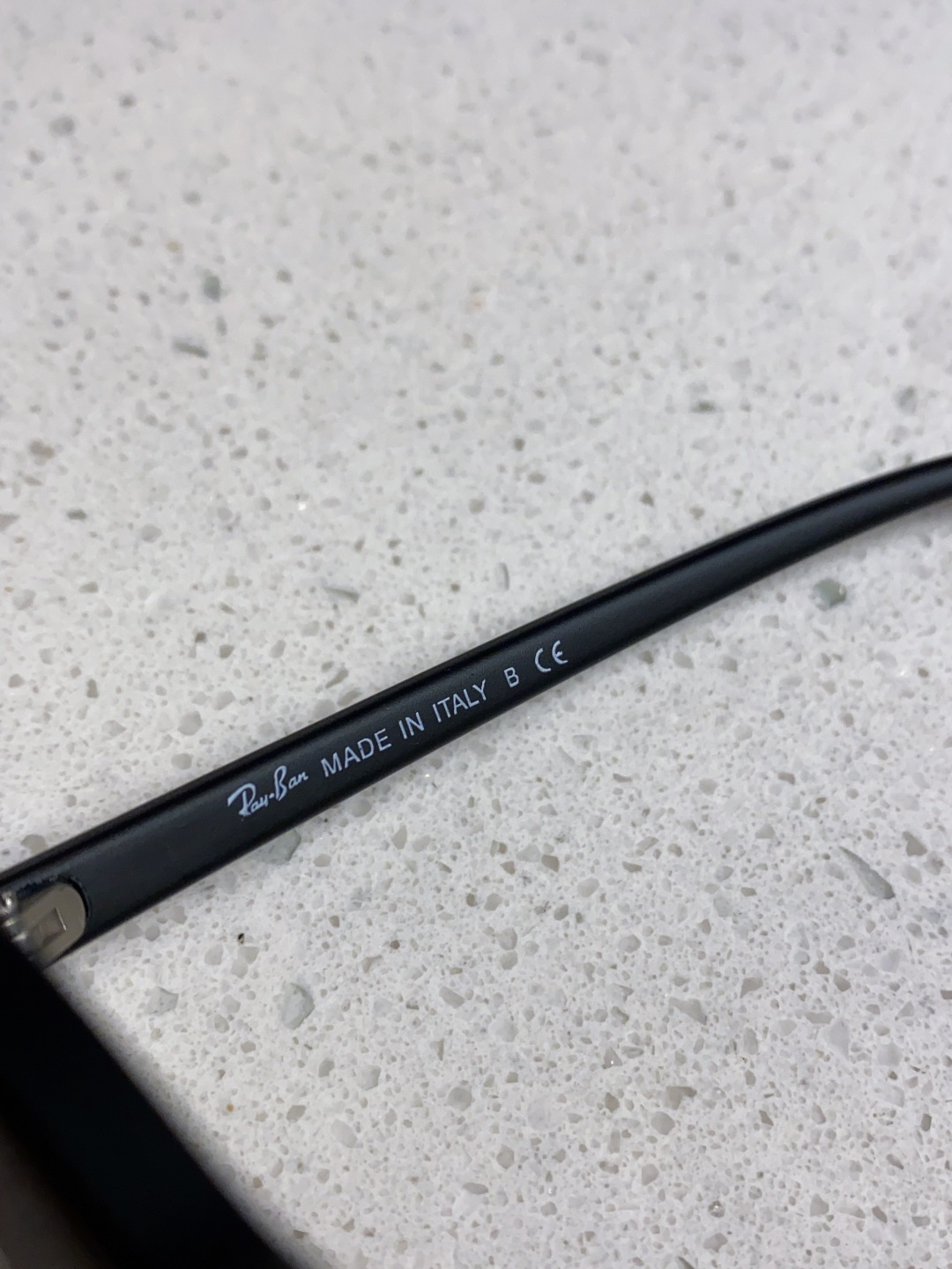  RayBan雷朋 2025新款 黑框运动偏光太阳镜 椭圆形 男女通用太阳镜 RB2194