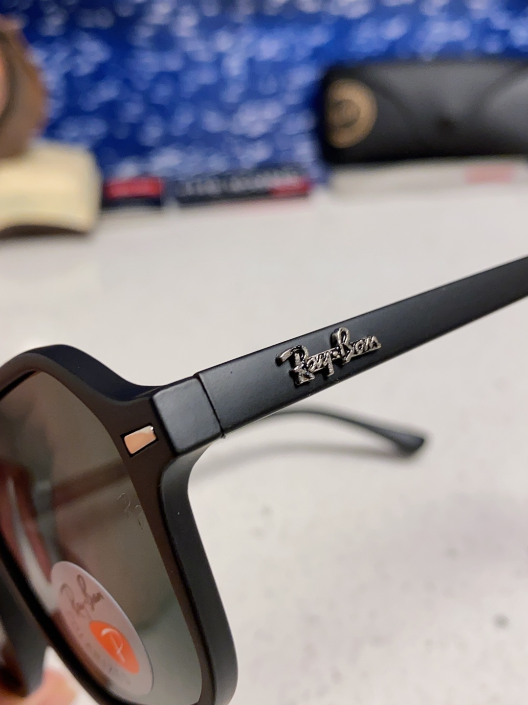  RayBan雷朋 2025新款 黑框运动偏光太阳镜 椭圆形 男女通用太阳镜 RB2194