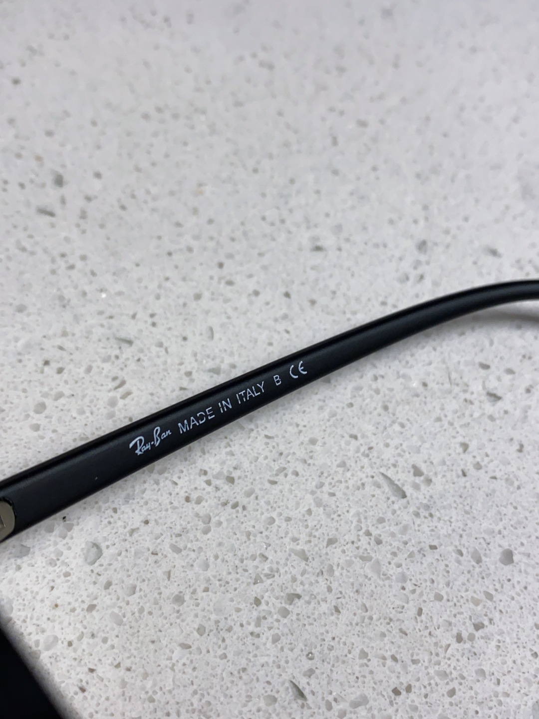 RayBan雷朋 2025新款 黑框运动偏光太阳镜 椭圆形 男女通用太阳镜 RB2194