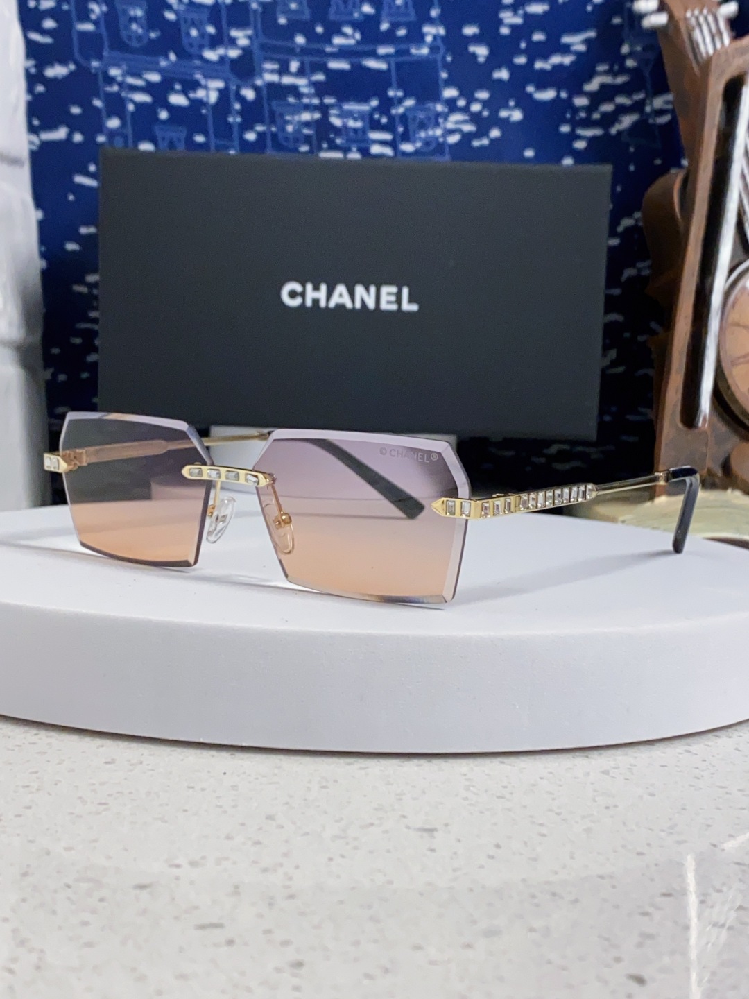 Chanel香奈儿 2025新款欧美复古无框切边墨镜男女潮朋克风金属小方框长方形窄框太阳眼镜 带钻