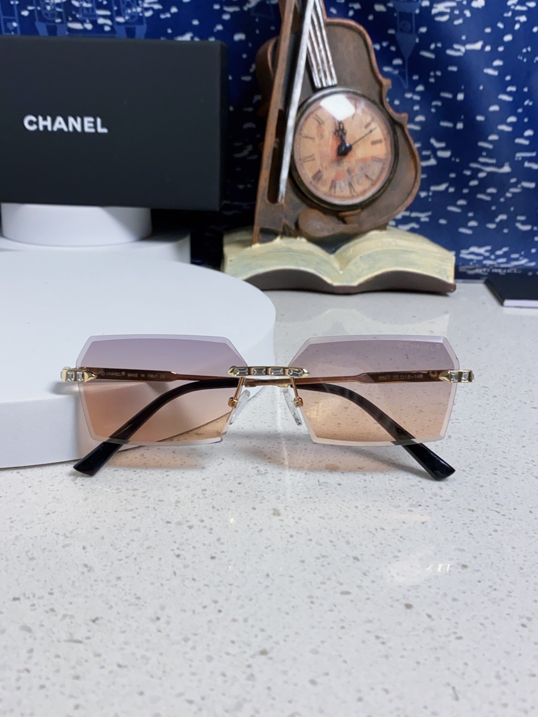 Chanel香奈儿 2025新款欧美复古无框切边墨镜男女潮朋克风金属小方框长方形窄框太阳眼镜 带钻