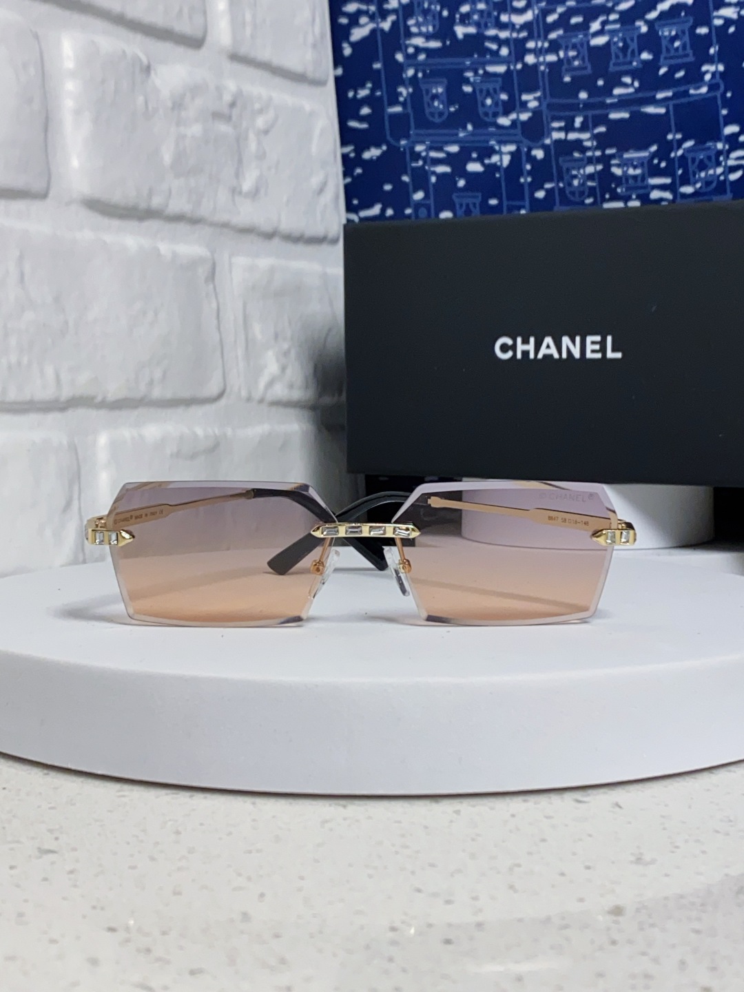 Chanel香奈儿 2025新款欧美复古无框切边墨镜男女潮朋克风金属小方框长方形窄框太阳眼镜 带钻