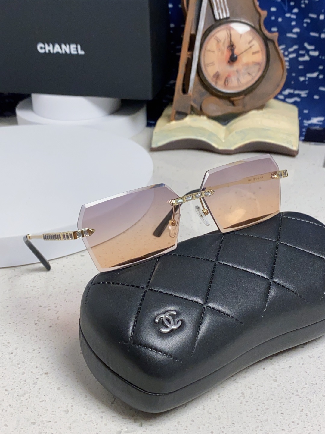 Chanel香奈儿 2025新款欧美复古无框切边墨镜男女潮朋克风金属小方框长方形窄框太阳眼镜 带钻