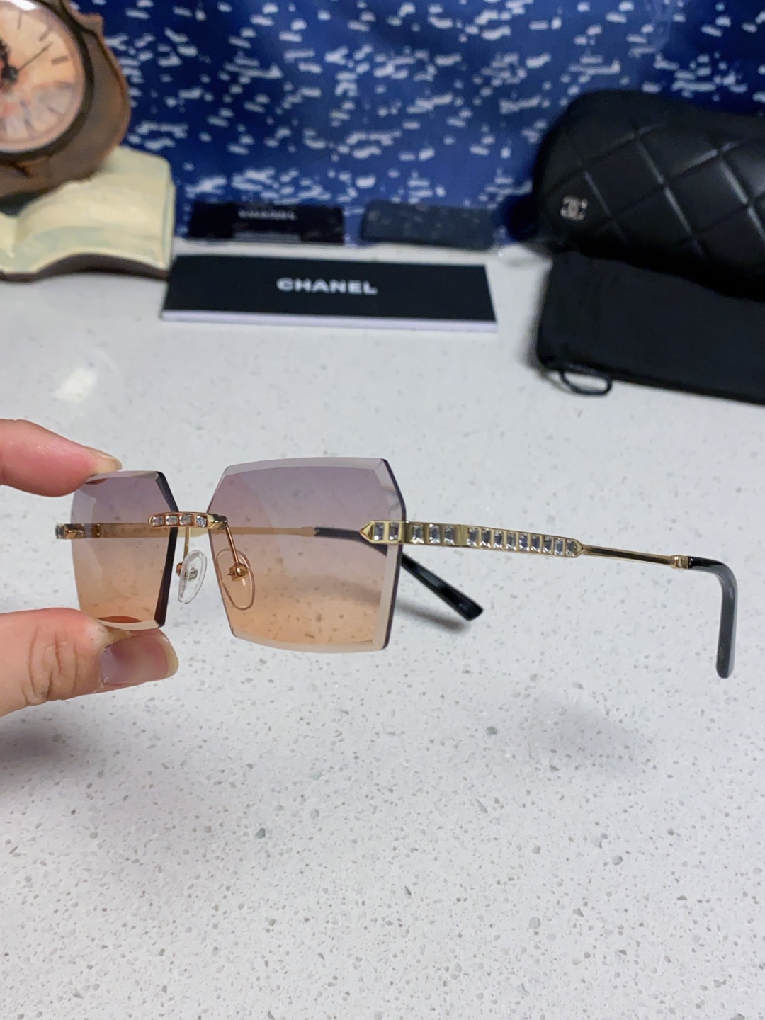 Chanel香奈儿 2025新款欧美复古无框切边墨镜男女潮朋克风金属小方框长方形窄框太阳眼镜 带钻