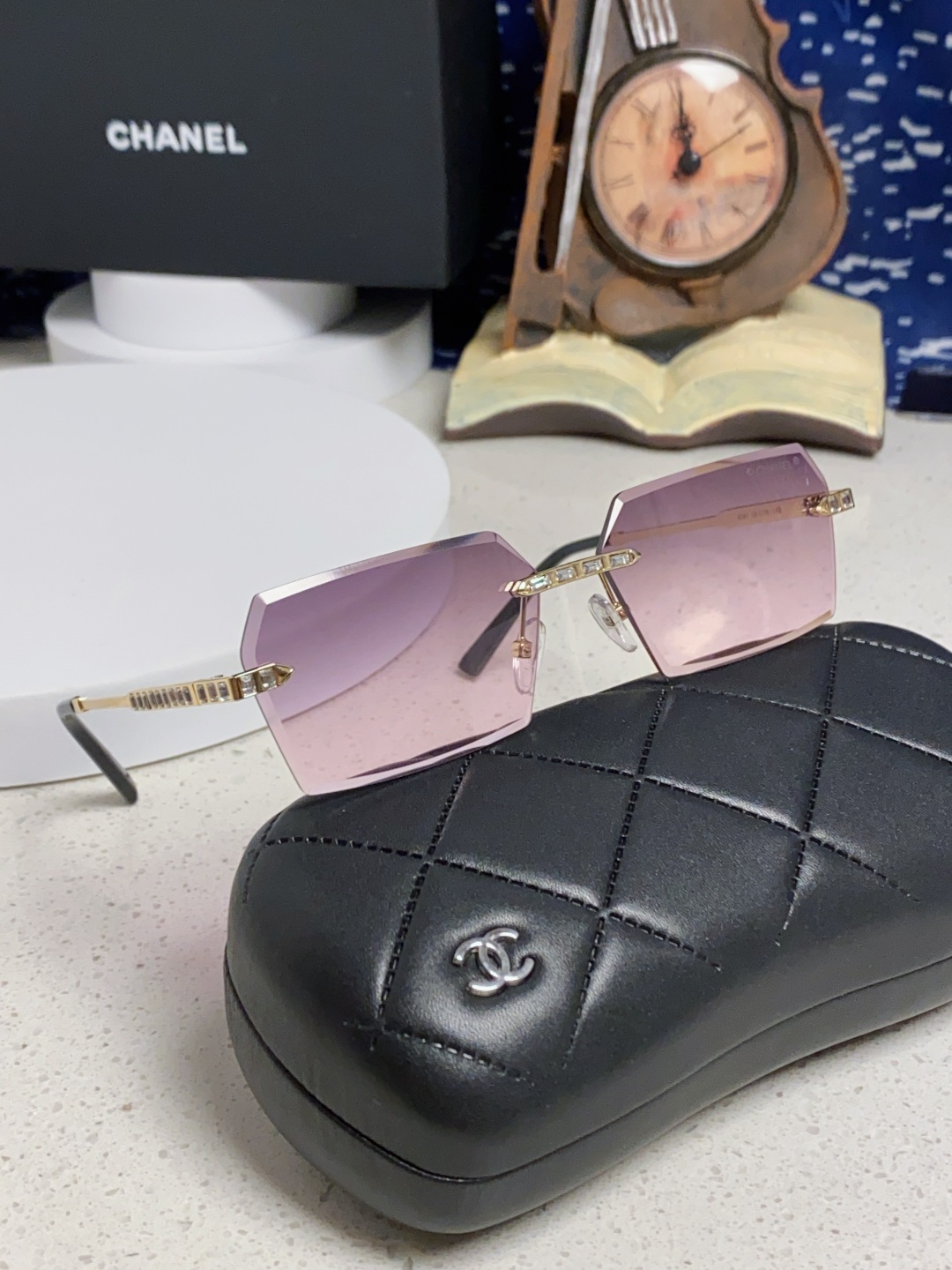 Chanel香奈儿 2025新款欧美复古无框切边墨镜男女潮朋克风金属小方框长方形窄框太阳眼镜 带钻