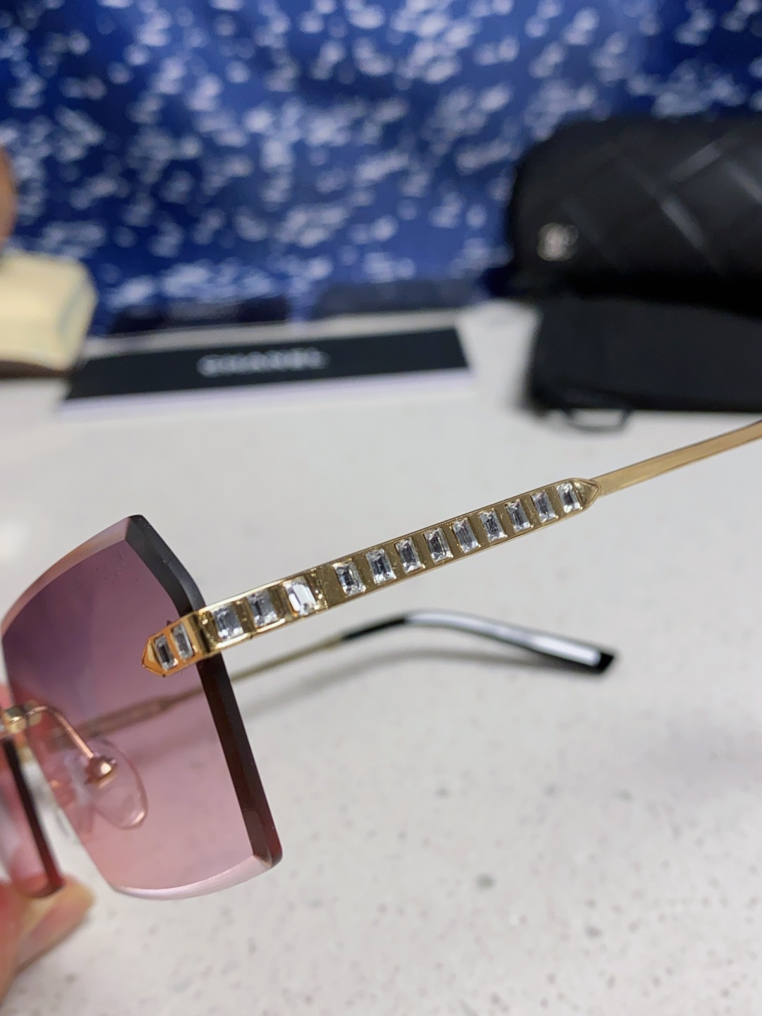 Chanel香奈儿 2025新款欧美复古无框切边墨镜男女潮朋克风金属小方框长方形窄框太阳眼镜 带钻