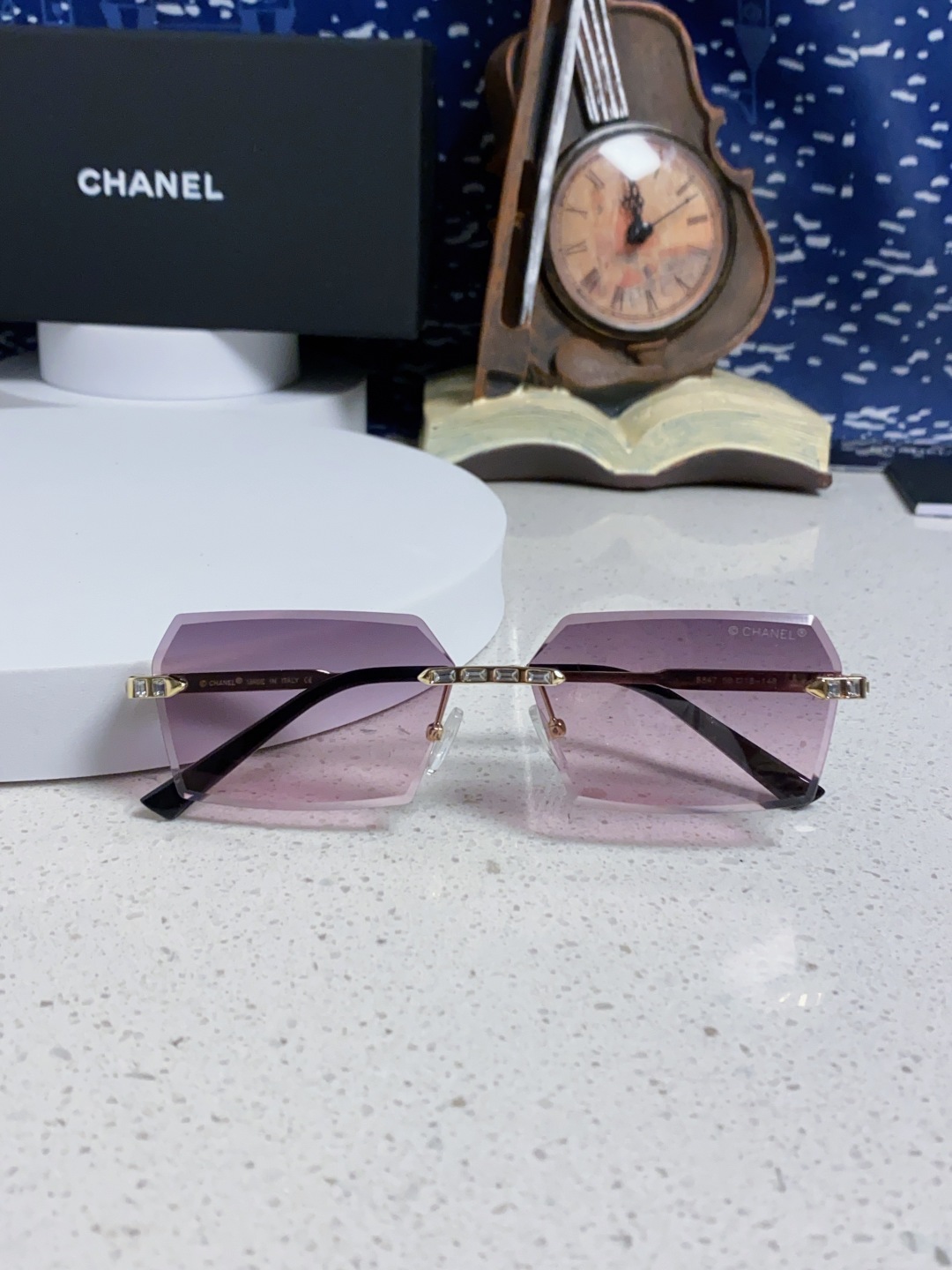 Chanel香奈儿 2025新款欧美复古无框切边墨镜男女潮朋克风金属小方框长方形窄框太阳眼镜 带钻