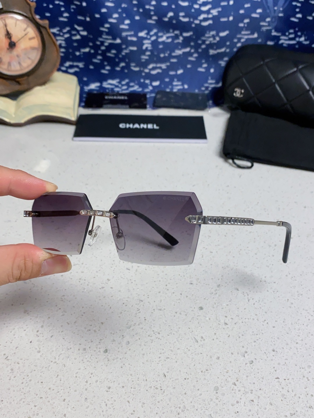 Chanel香奈儿 2025新款欧美复古无框切边墨镜男女潮朋克风金属小方框长方形窄框太阳眼镜 带钻