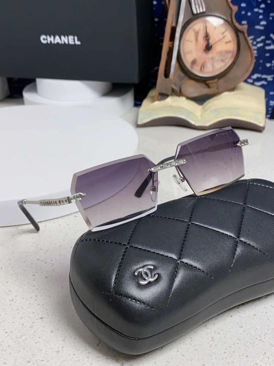 Chanel香奈儿 2025新款欧美复古无框切边墨镜男女潮朋克风金属小方框长方形窄框太阳眼镜 带钻