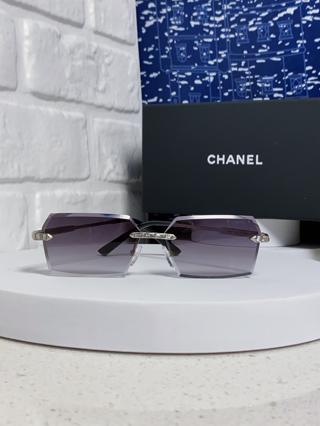 Chanel香奈儿 2025新款欧美复古无框切边墨镜男女潮朋克风金属小方框长方形窄框太阳眼镜 带钻